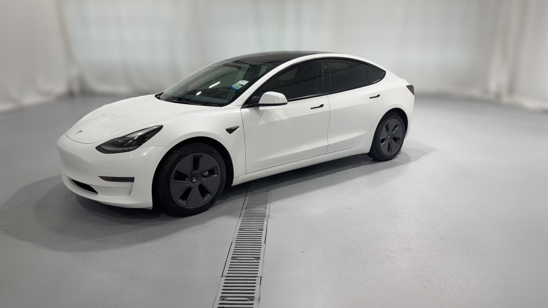 2023 Tesla Model 3 vehicle photo