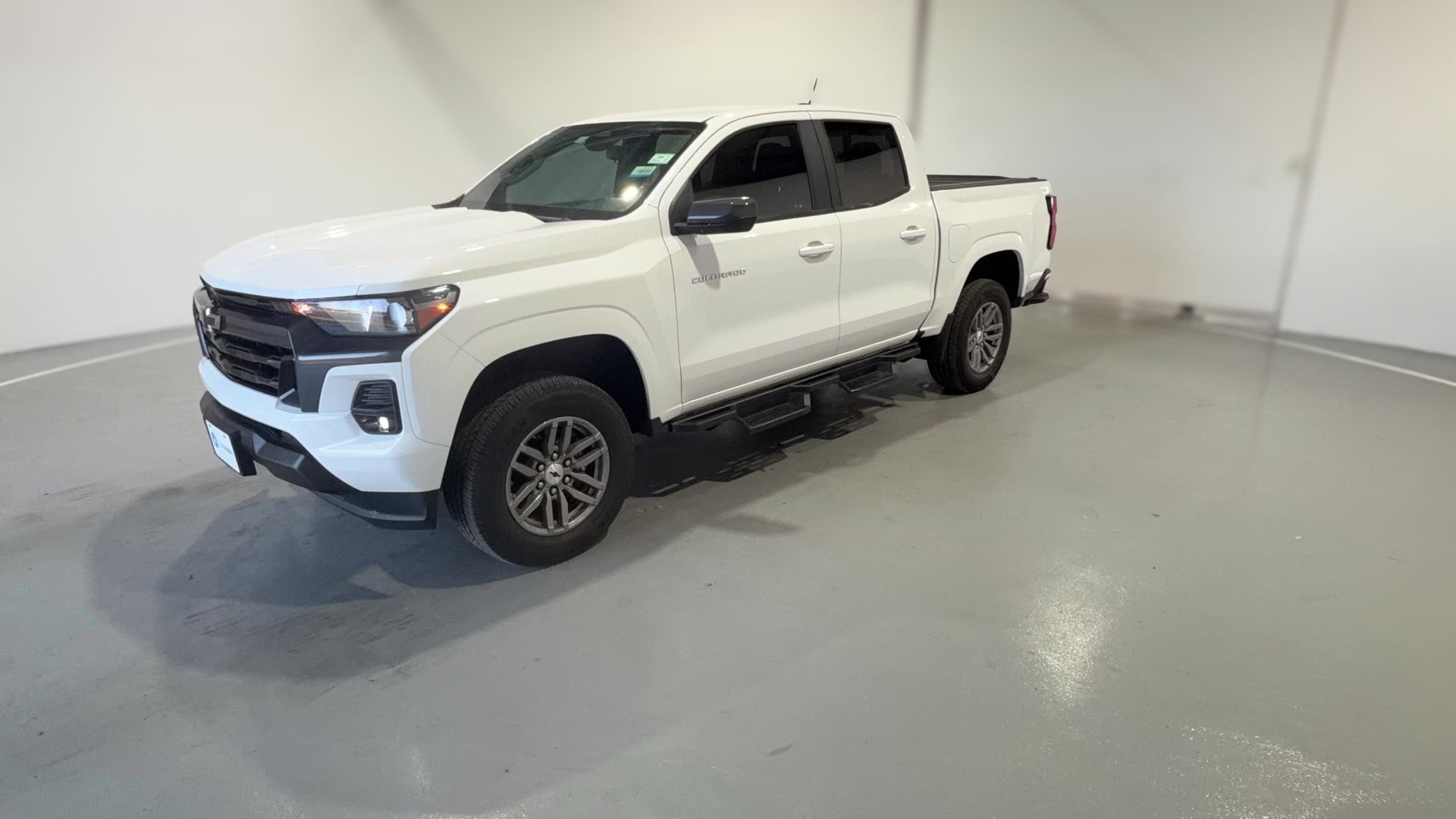 2024 Chevrolet Colorado Crew Cab vehicle photo