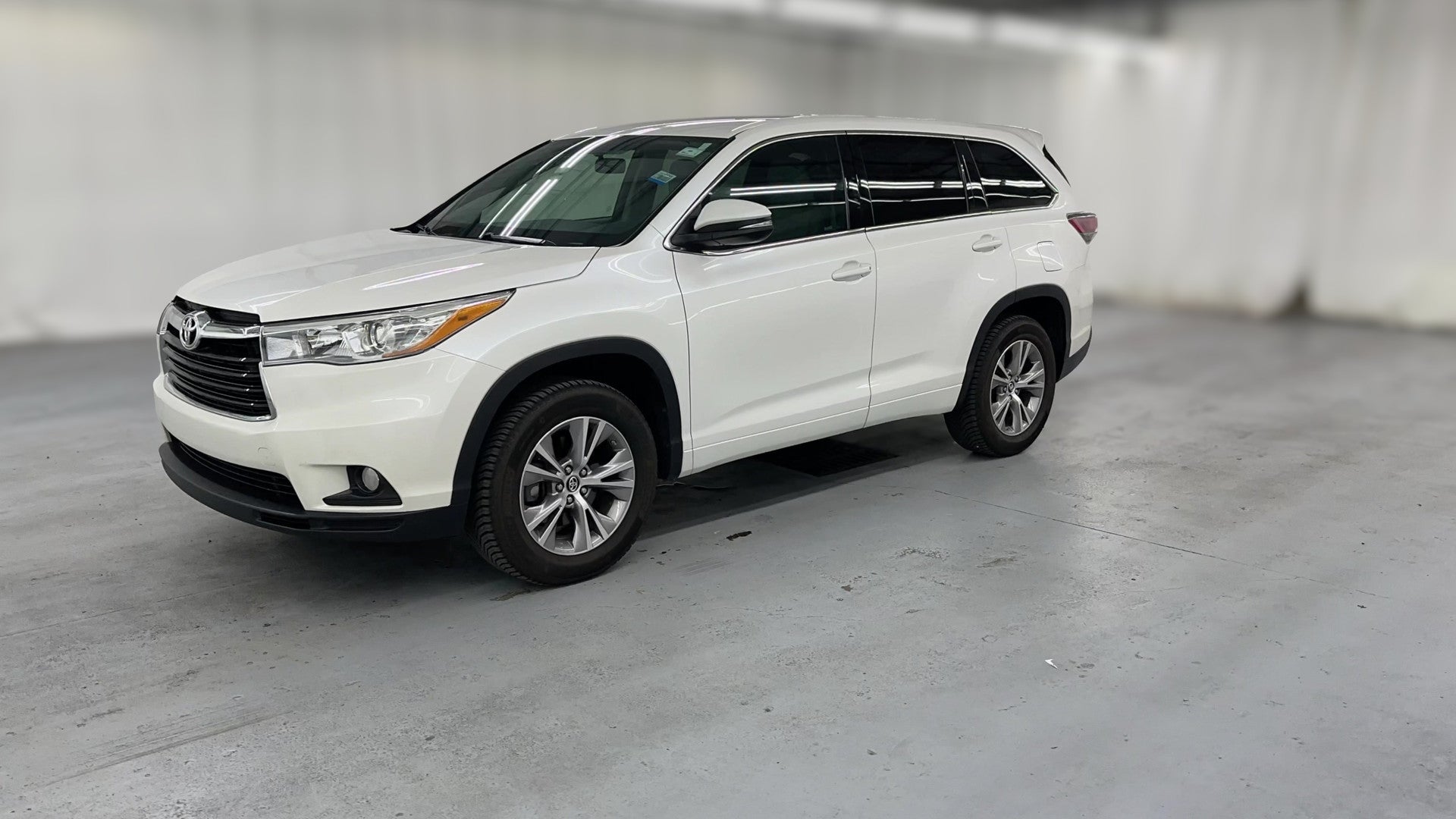 2016 Toyota Highlander vehicle photo