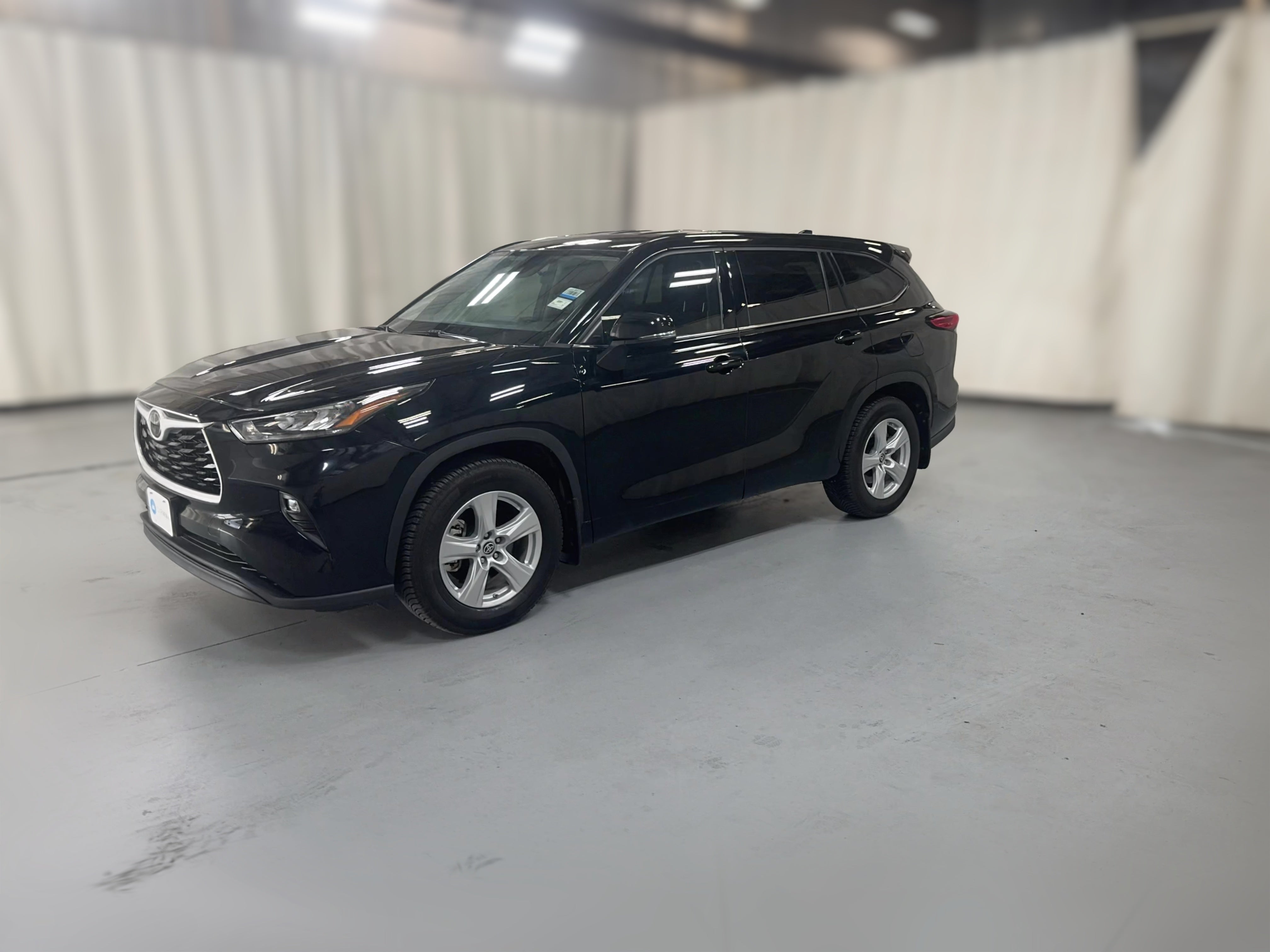2020 Toyota Highlander LE - Photo 26