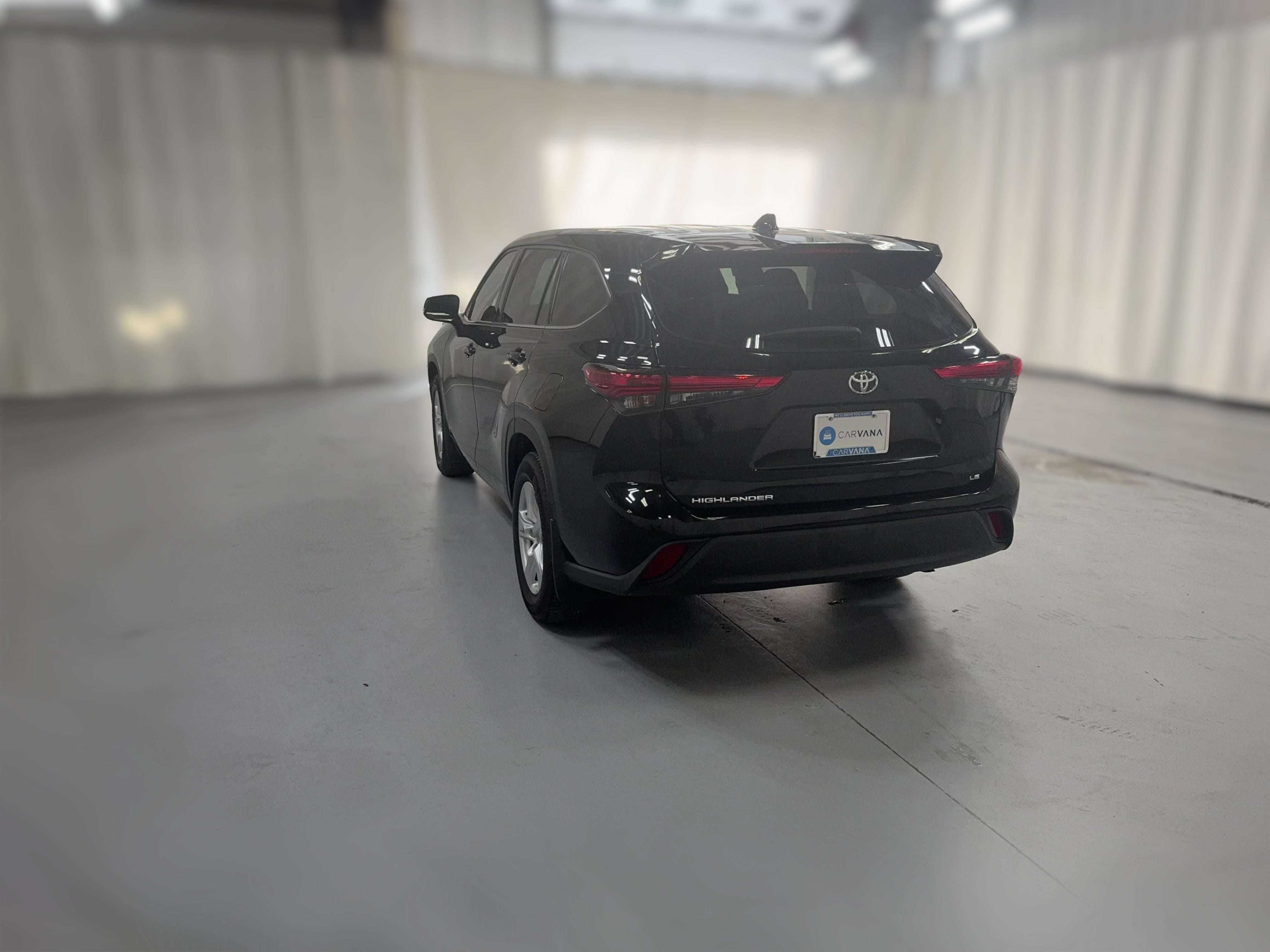 2020 Toyota Highlander LE - Photo 31