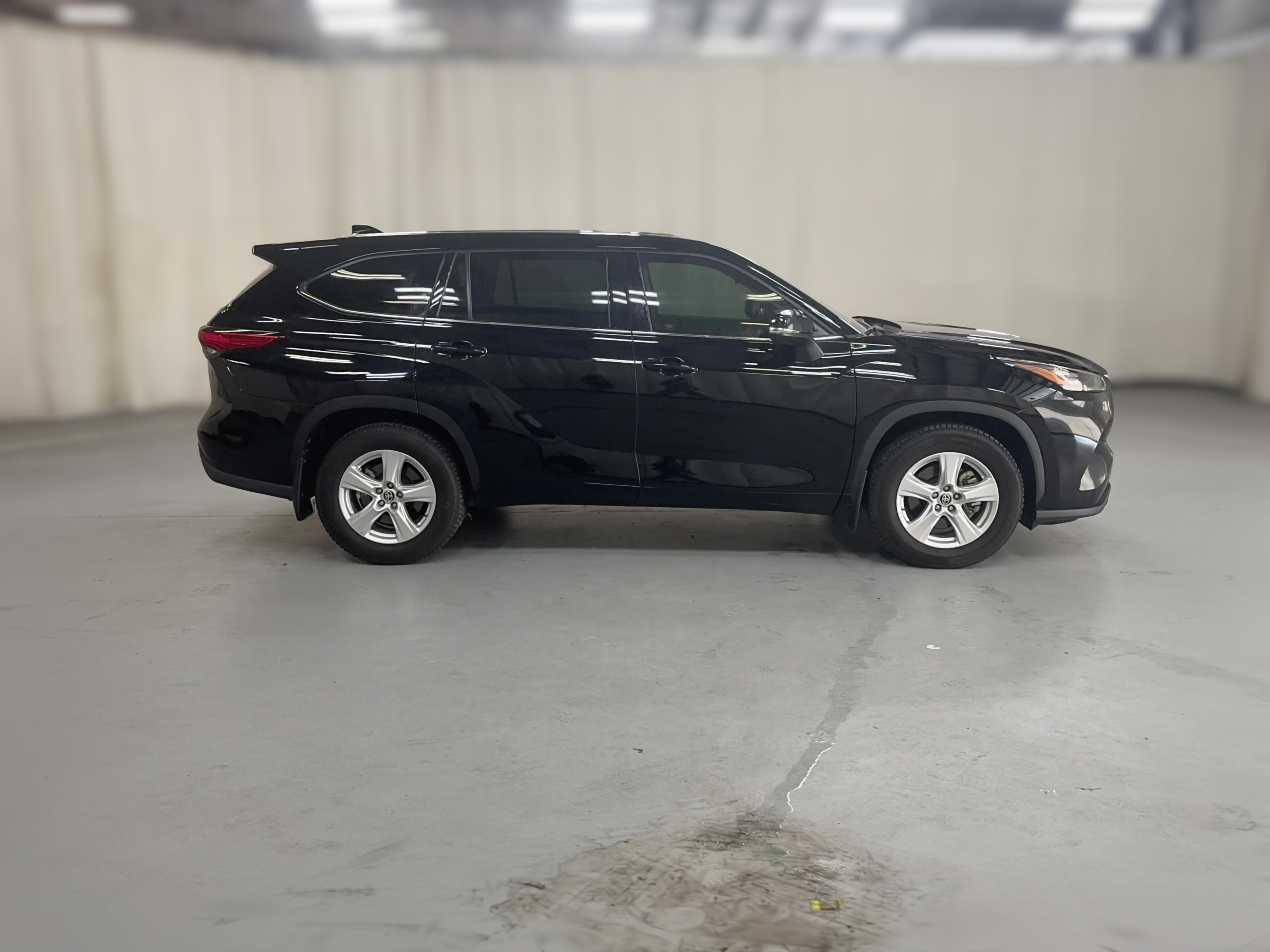 2020 Toyota Highlander LE - Photo 36