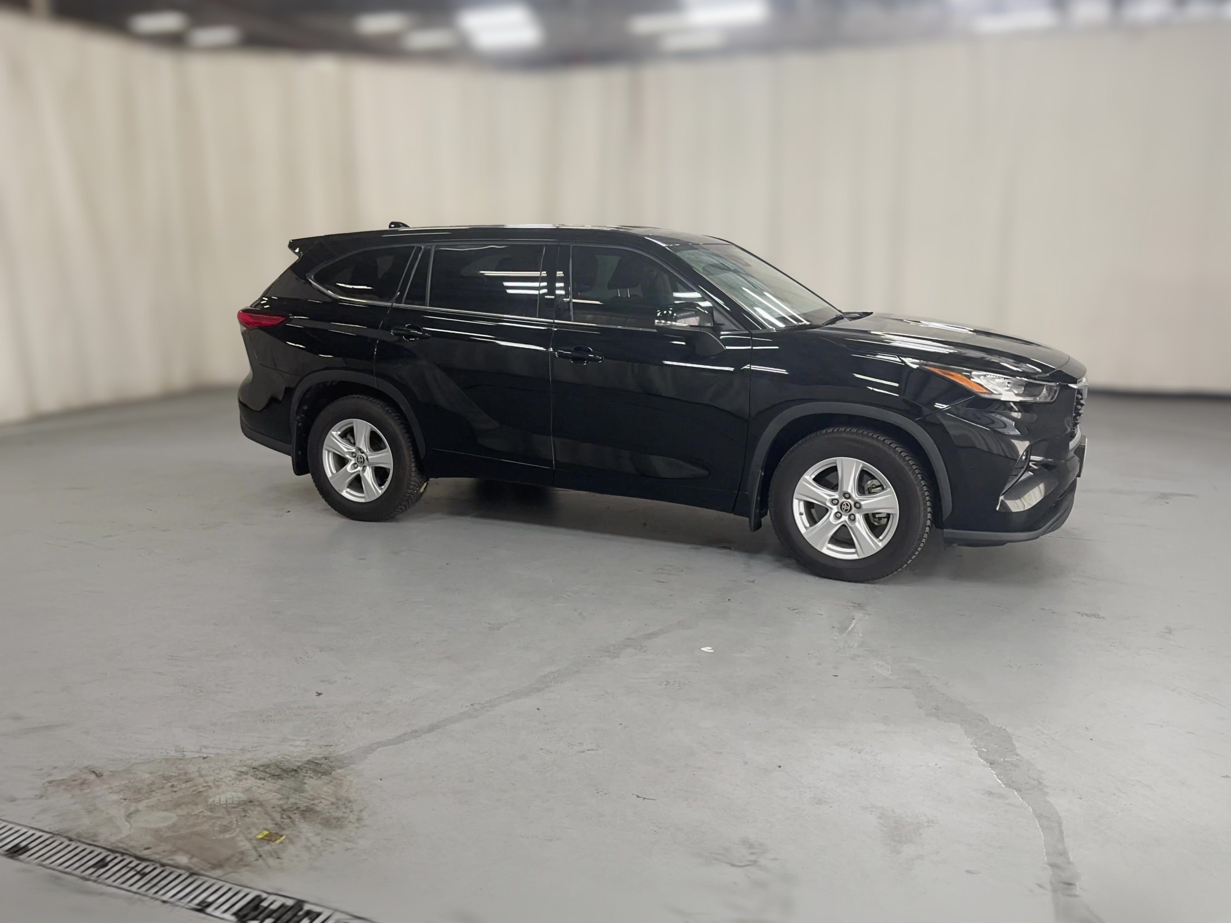 2020 Toyota Highlander LE - Photo 37