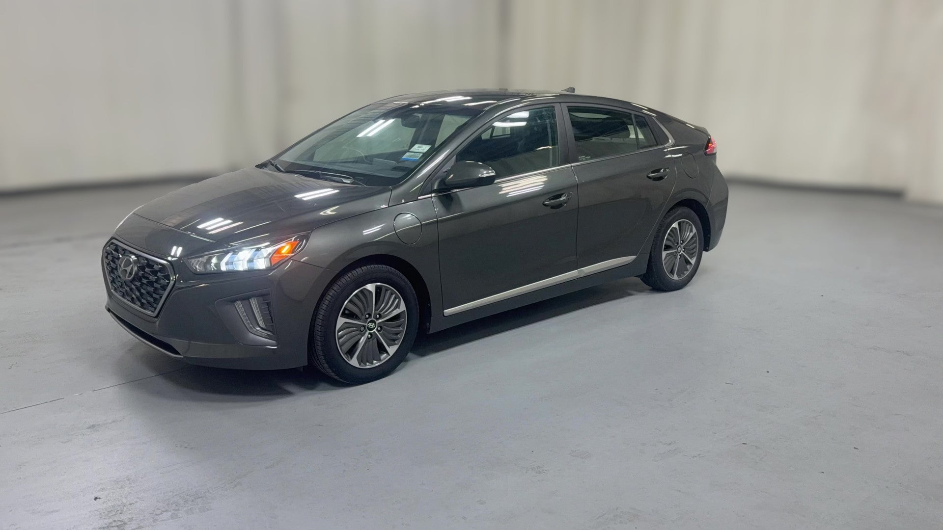 2021 Hyundai Ioniq Plug-in Hybrid vehicle photo