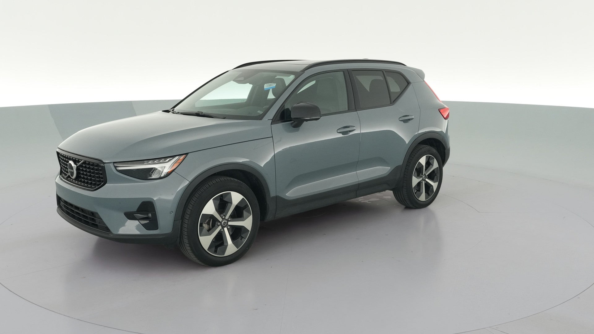 2023 Volvo XC40 vehicle photo