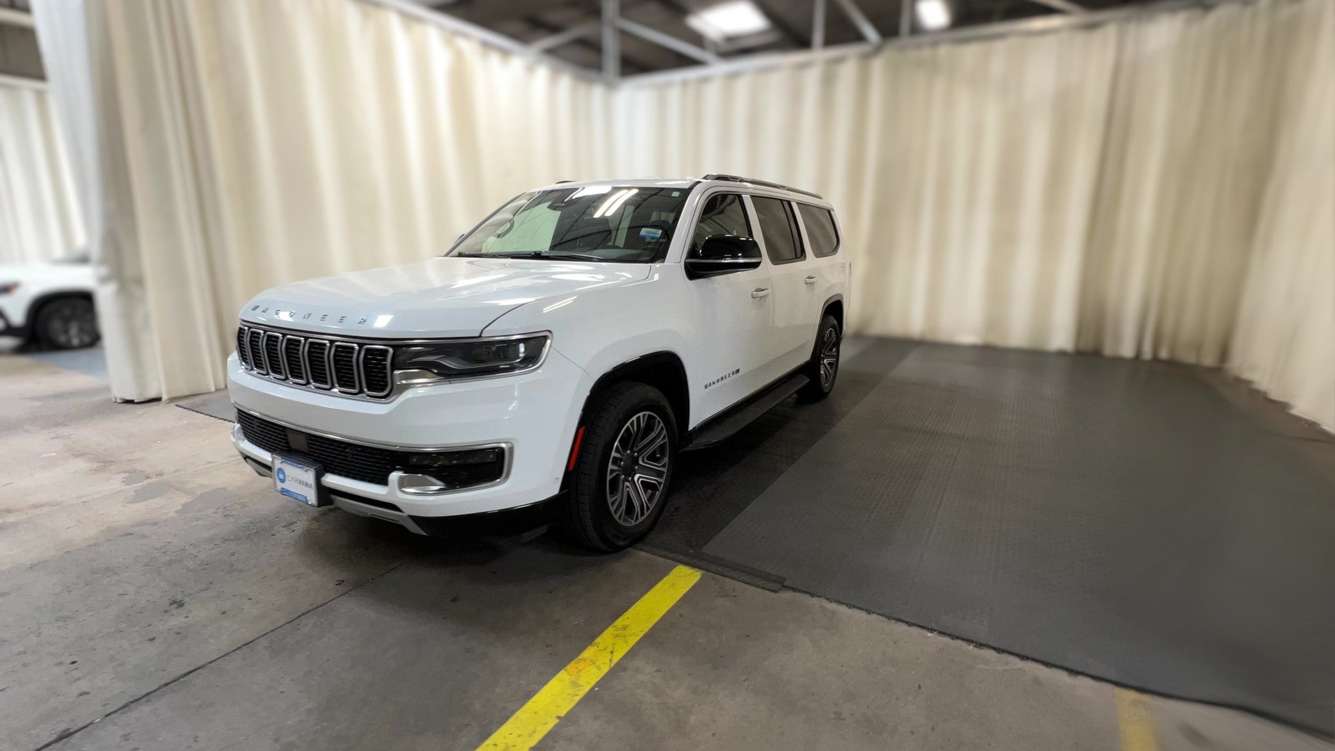 2023 Jeep Wagoneer L vehicle photo