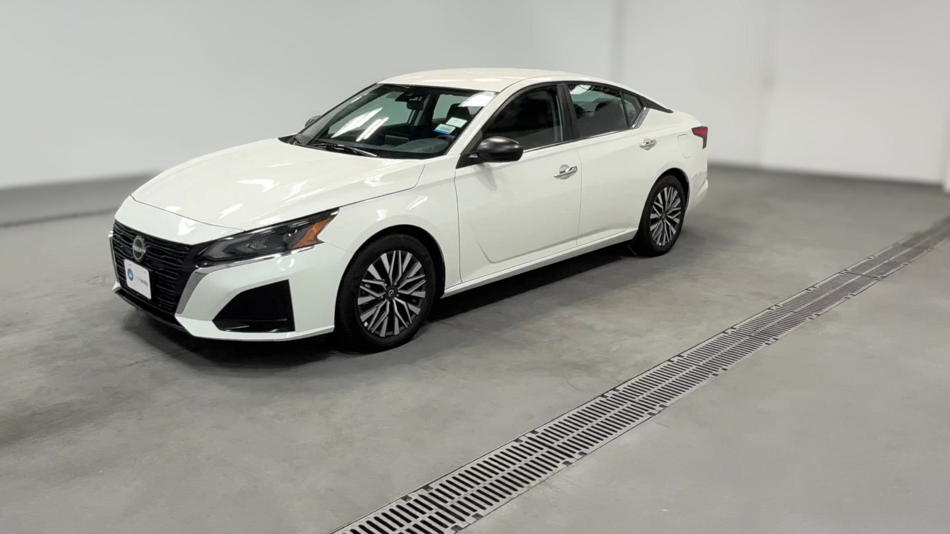 2025 Nissan Altima vehicle photo