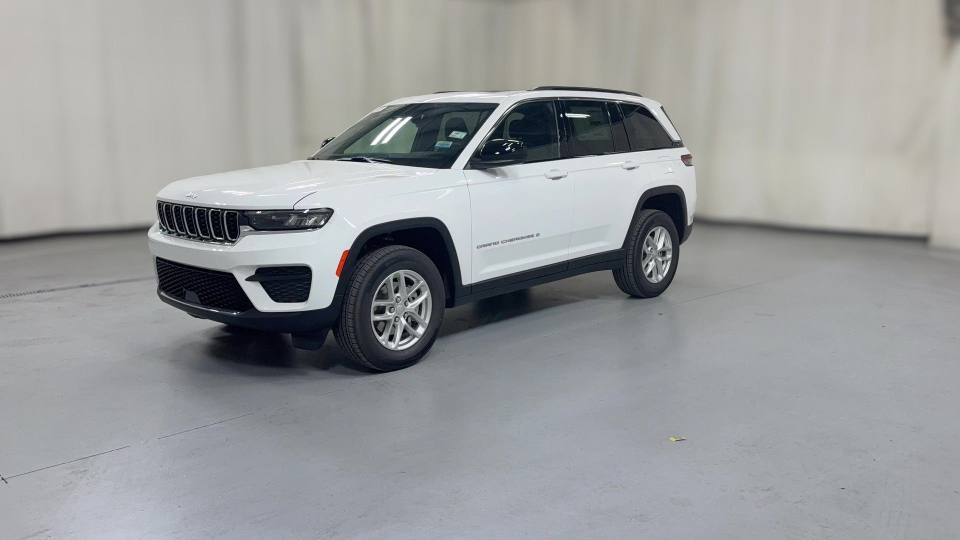 2026 Jeep Grand Cherokee vehicle photo