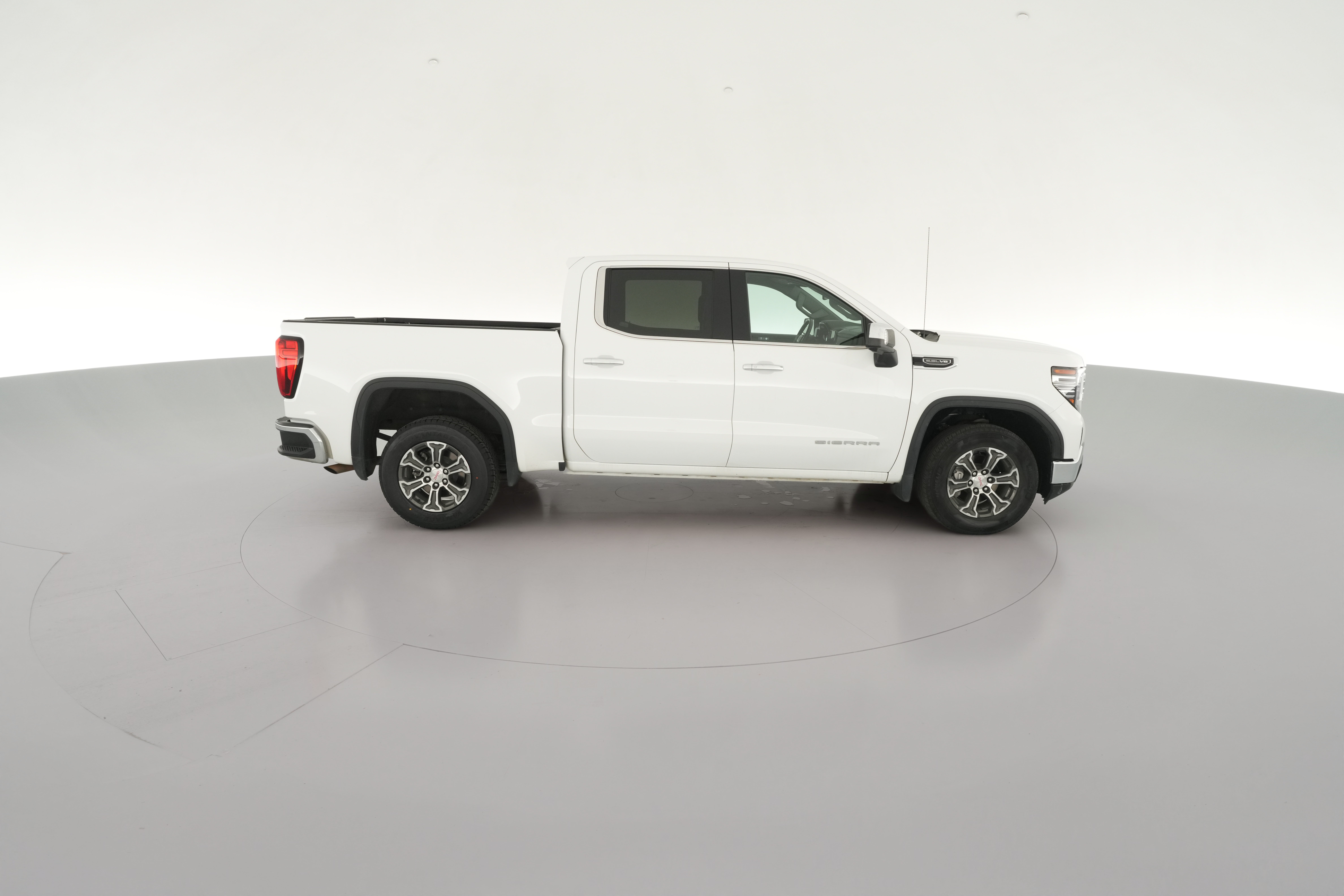 2024 GMC Sierra 1500 SLT - Photo 39