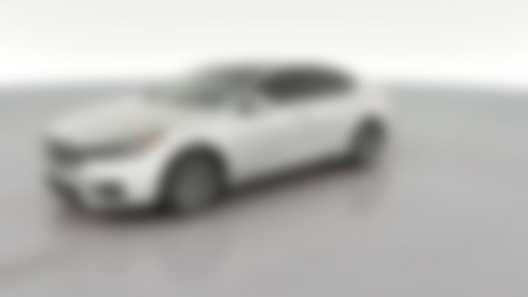 2017 Kia Cadenza vehicle photo