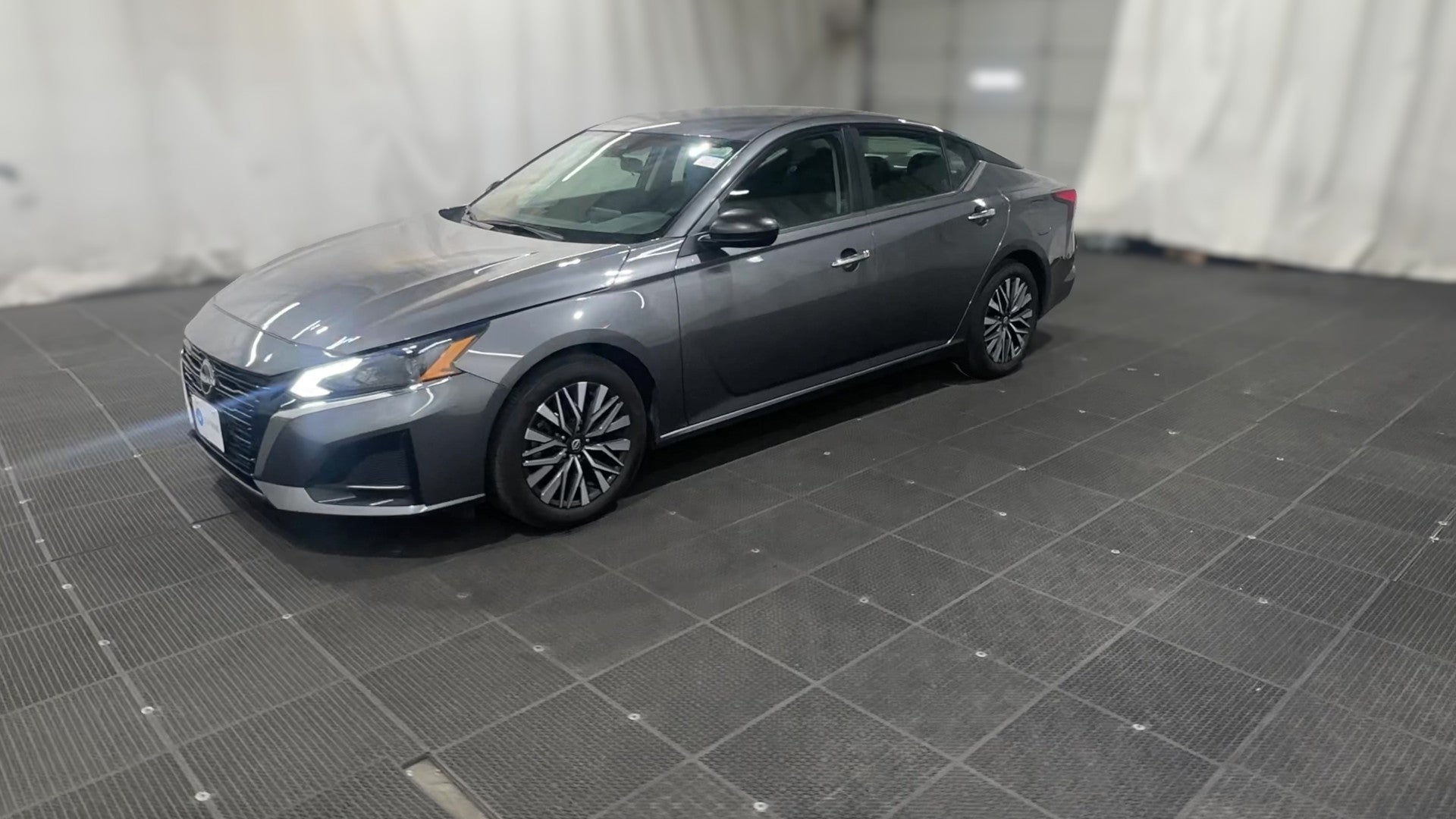 2025 Nissan Altima vehicle photo