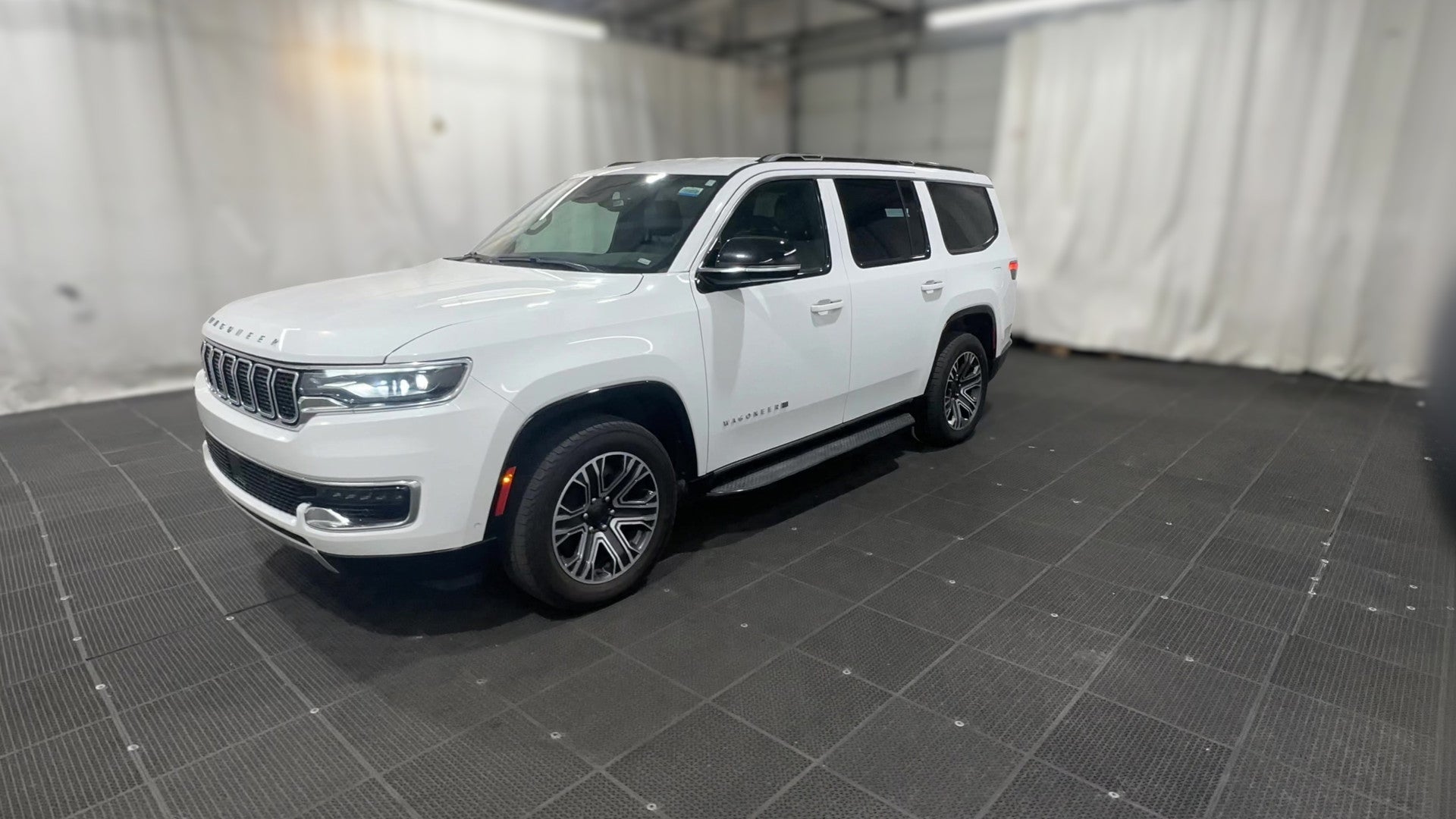 2024 Jeep Wagoneer vehicle photo