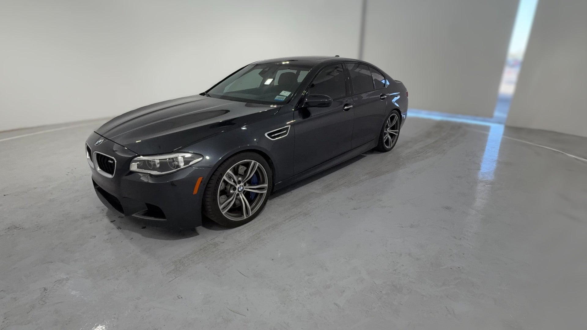 2016 BMW M5 vehicle photo