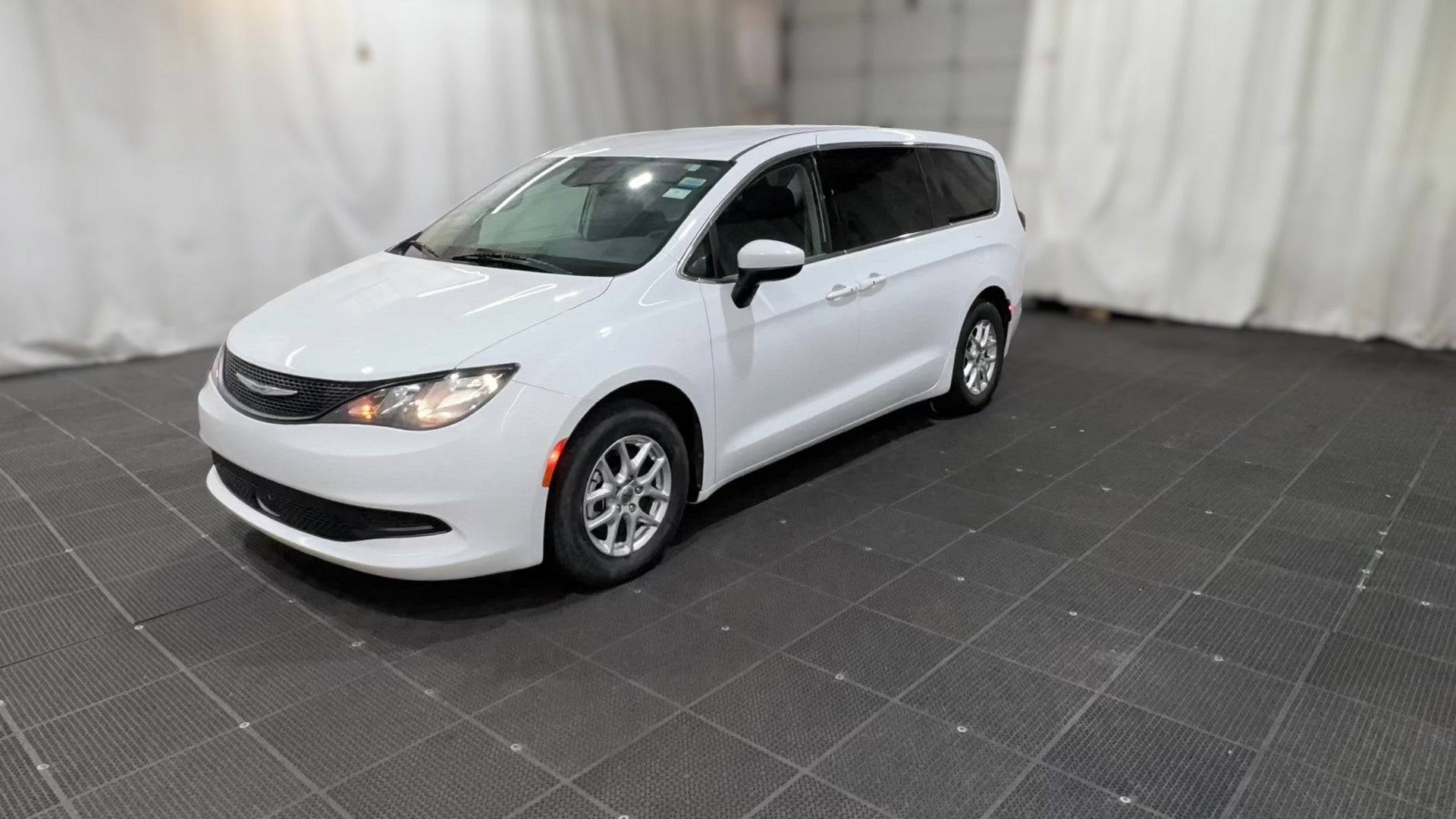 2023 Chrysler Voyager vehicle photo
