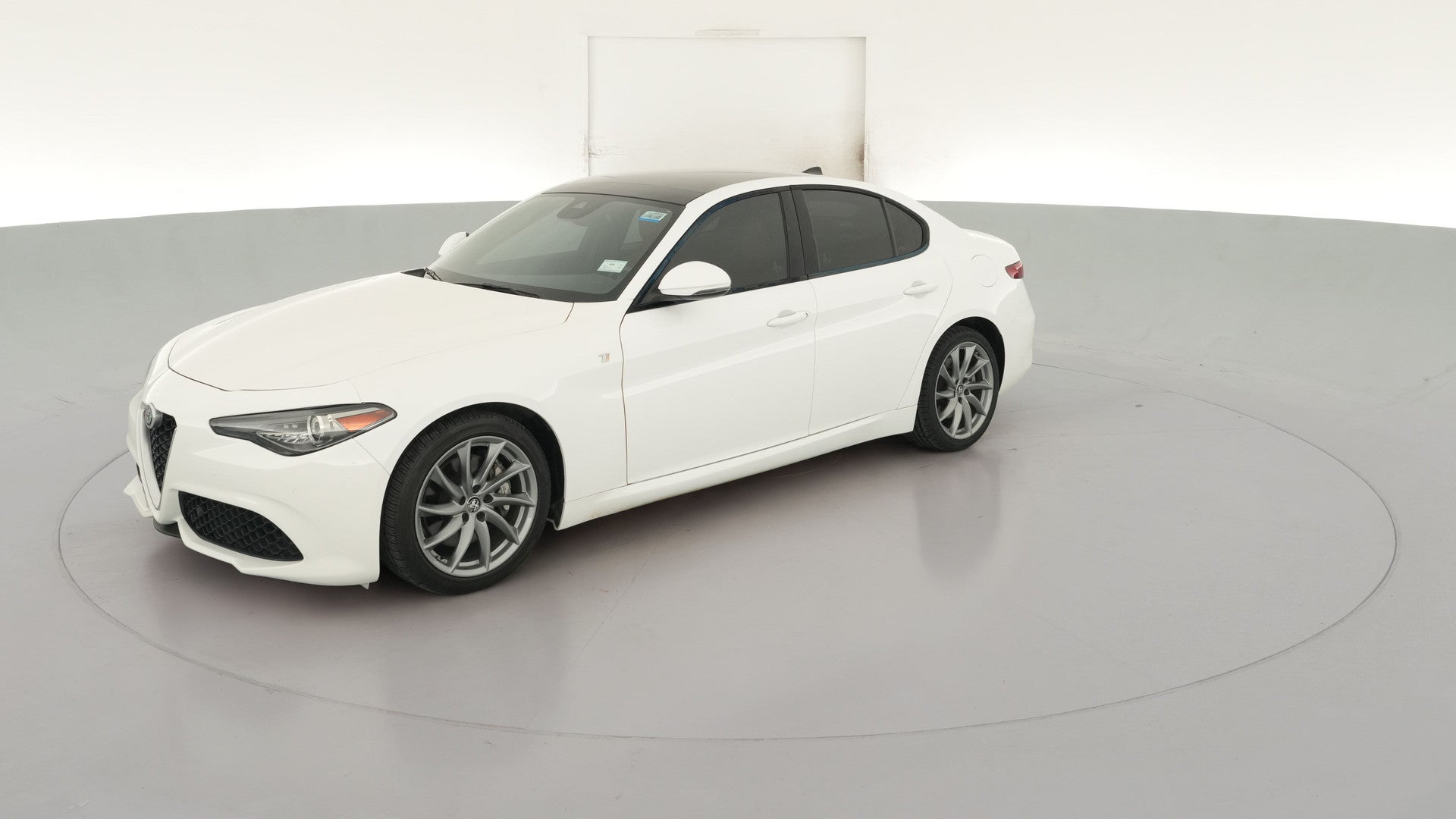2022 Alfa Romeo Giulia vehicle photo