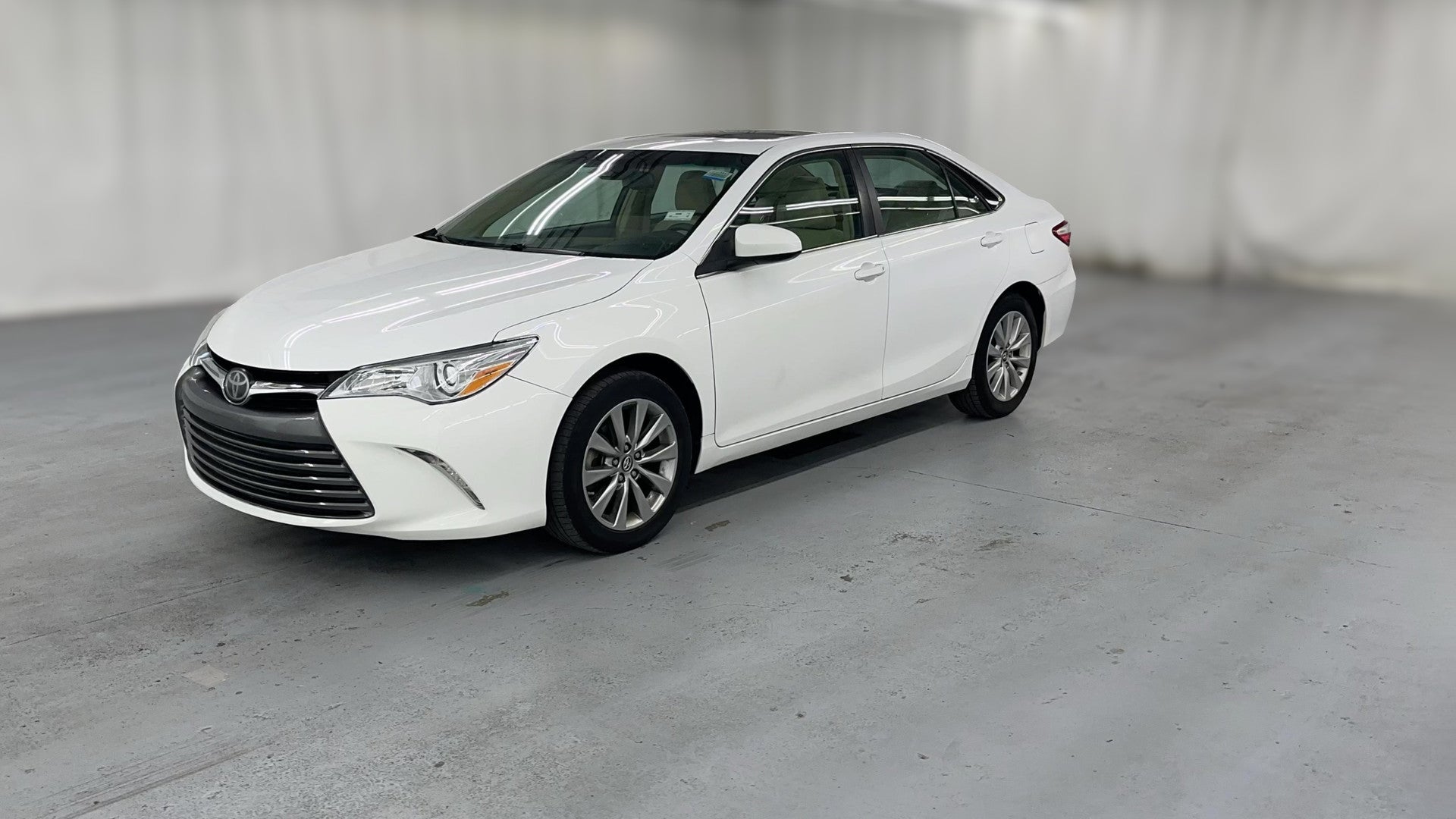 2017 Toyota Camry vehicle photo