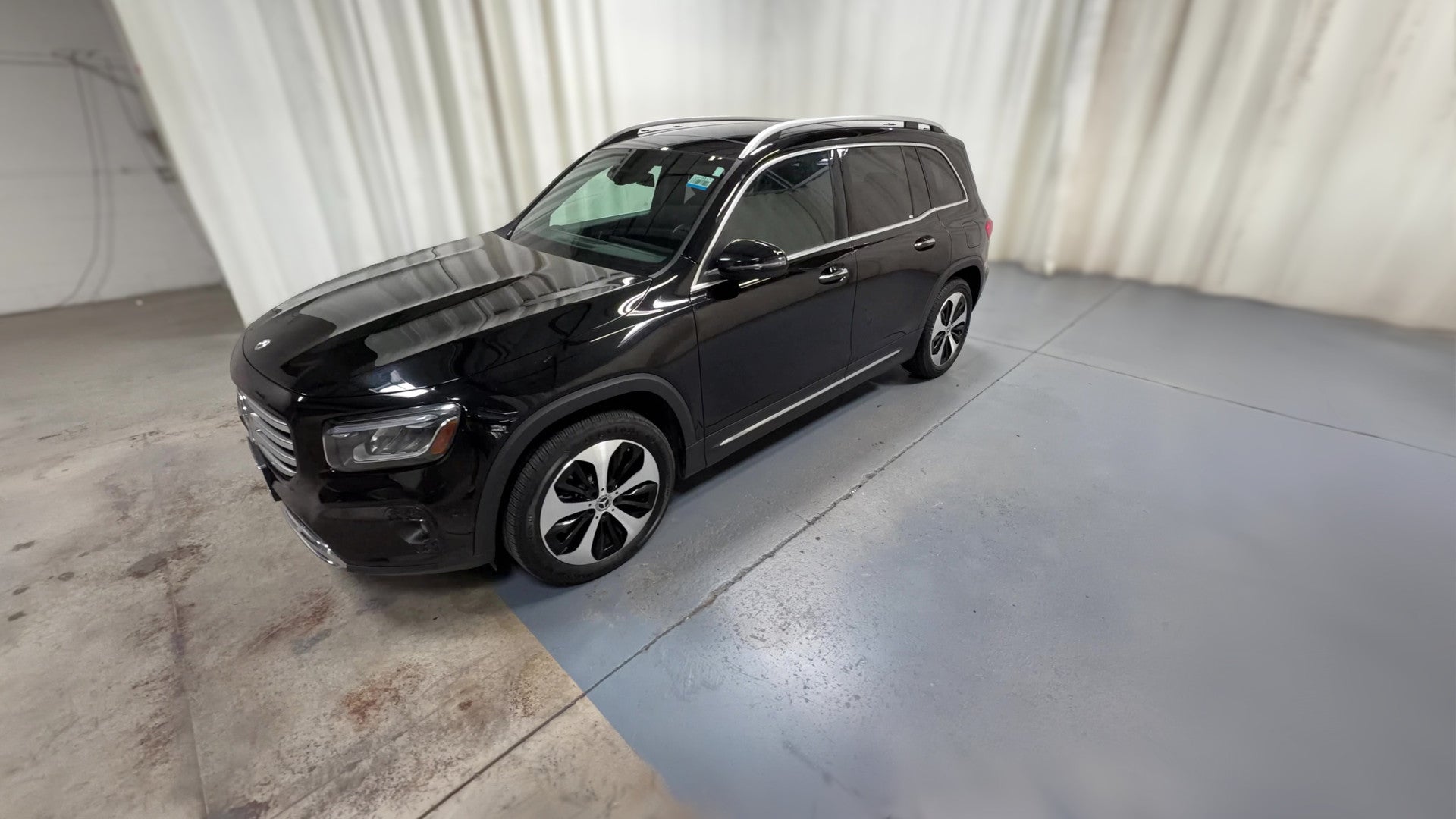 2025 Mercedes-Benz GLB vehicle photo