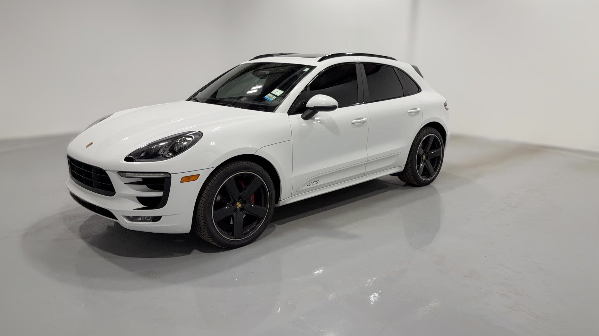 2018 Porsche Macan vehicle photo
