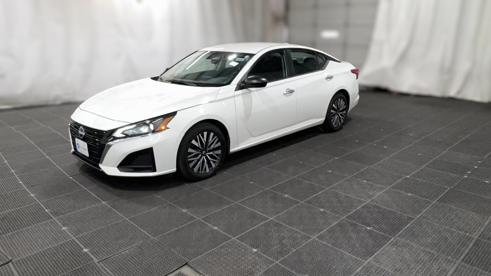2025 Nissan Altima vehicle photo