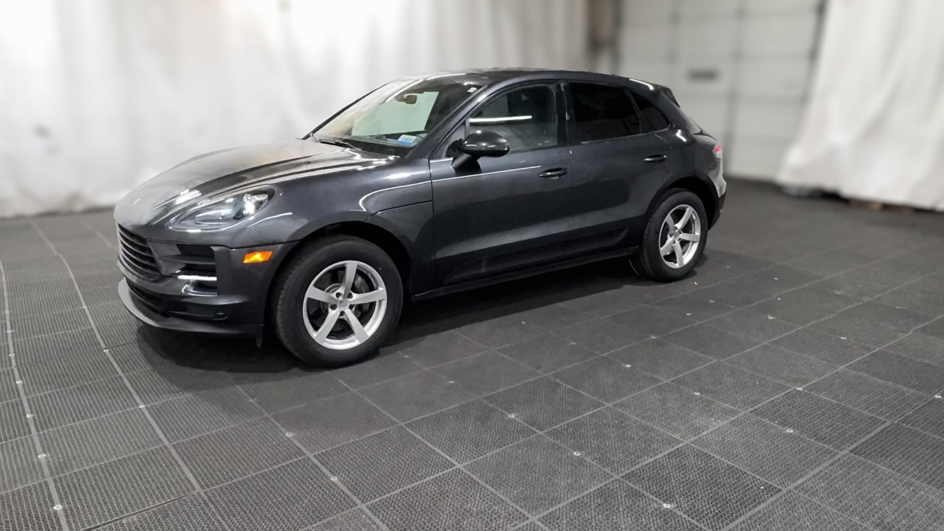 2020 Porsche Macan vehicle photo