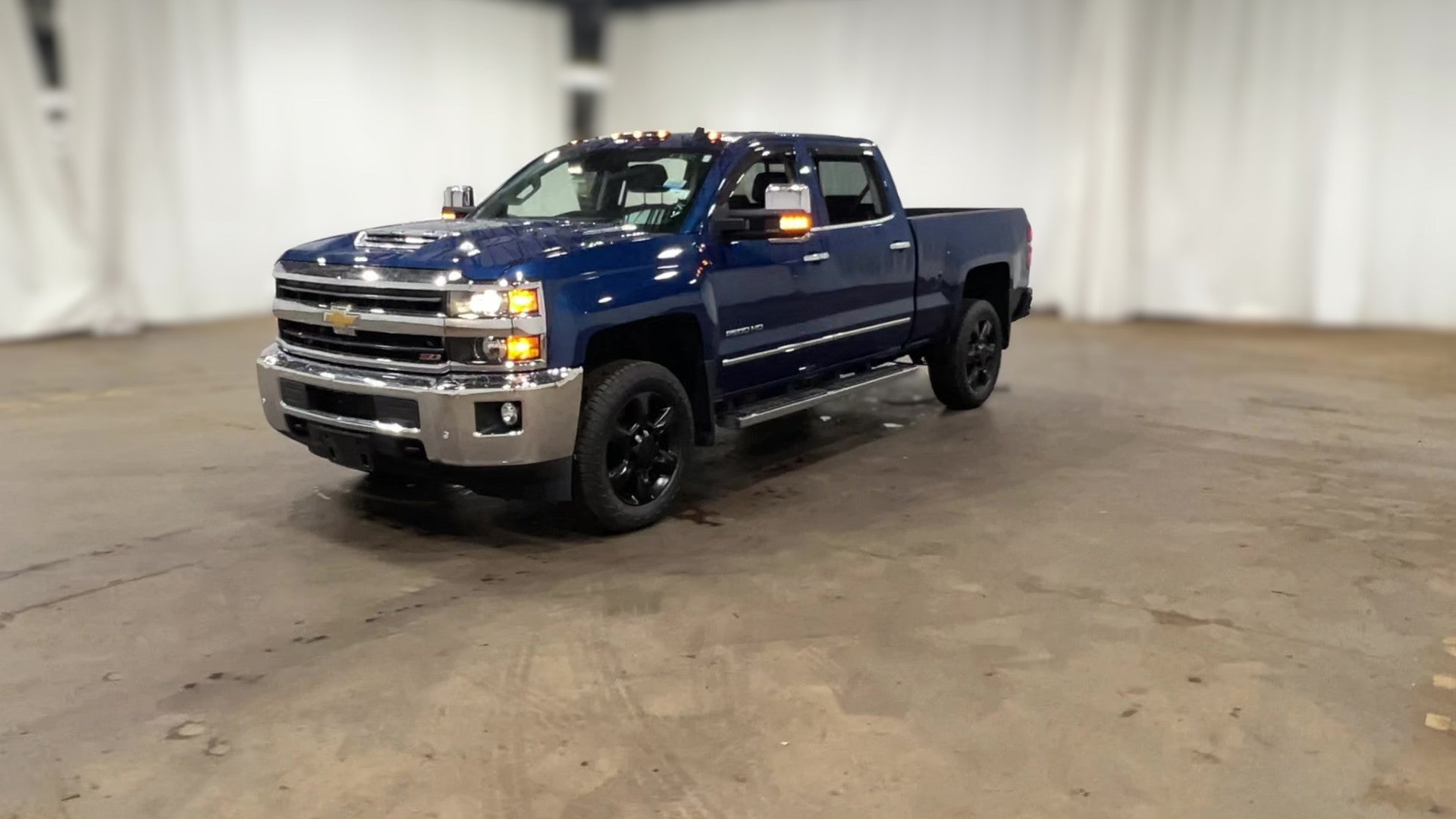 2019 Chevrolet Silverado 2500 HD Crew Cab vehicle photo