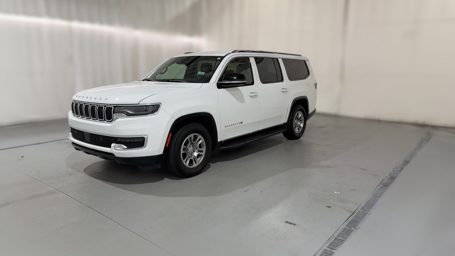 2023 Jeep Wagoneer L vehicle photo