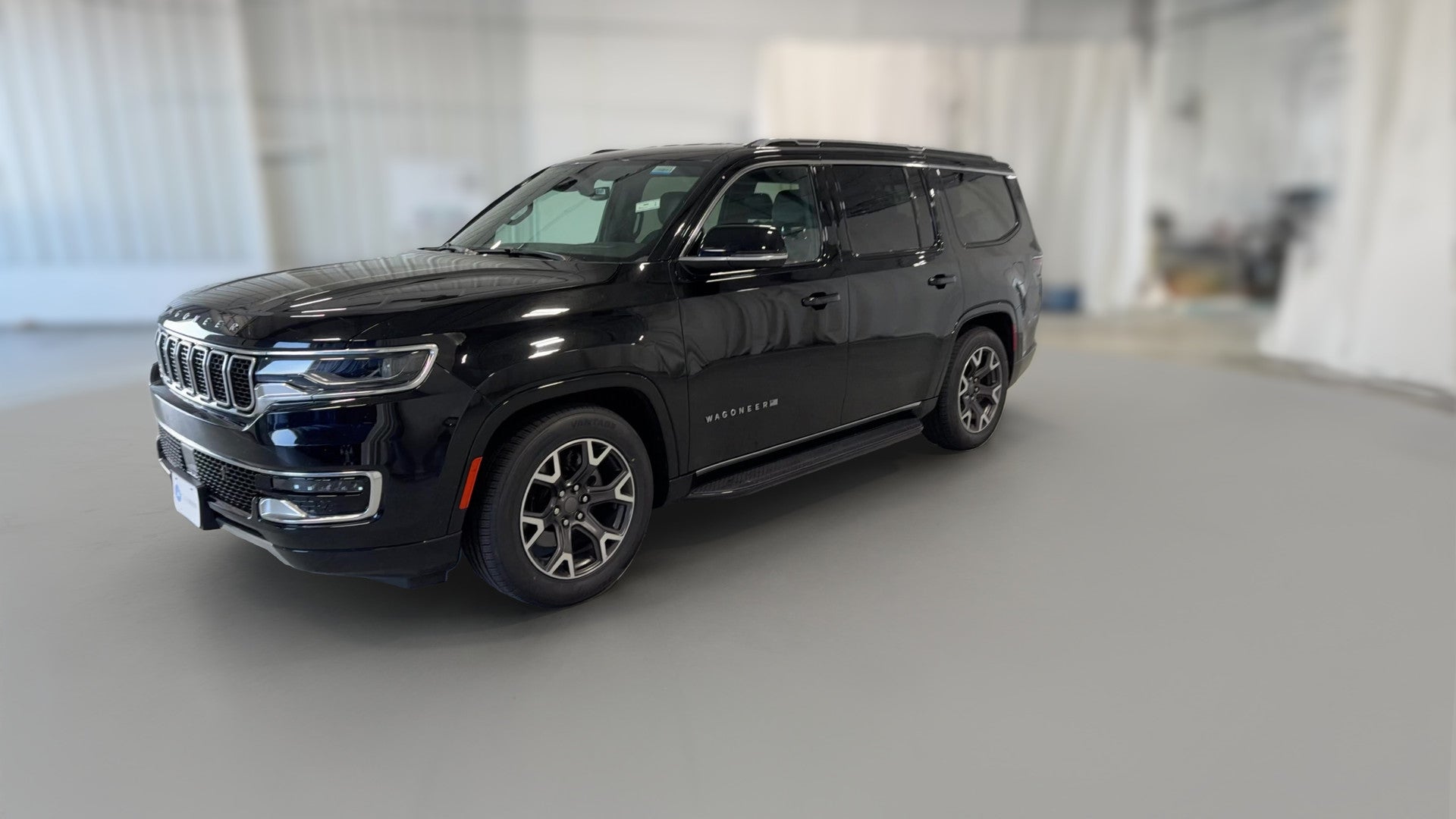 2024 Jeep Wagoneer vehicle photo