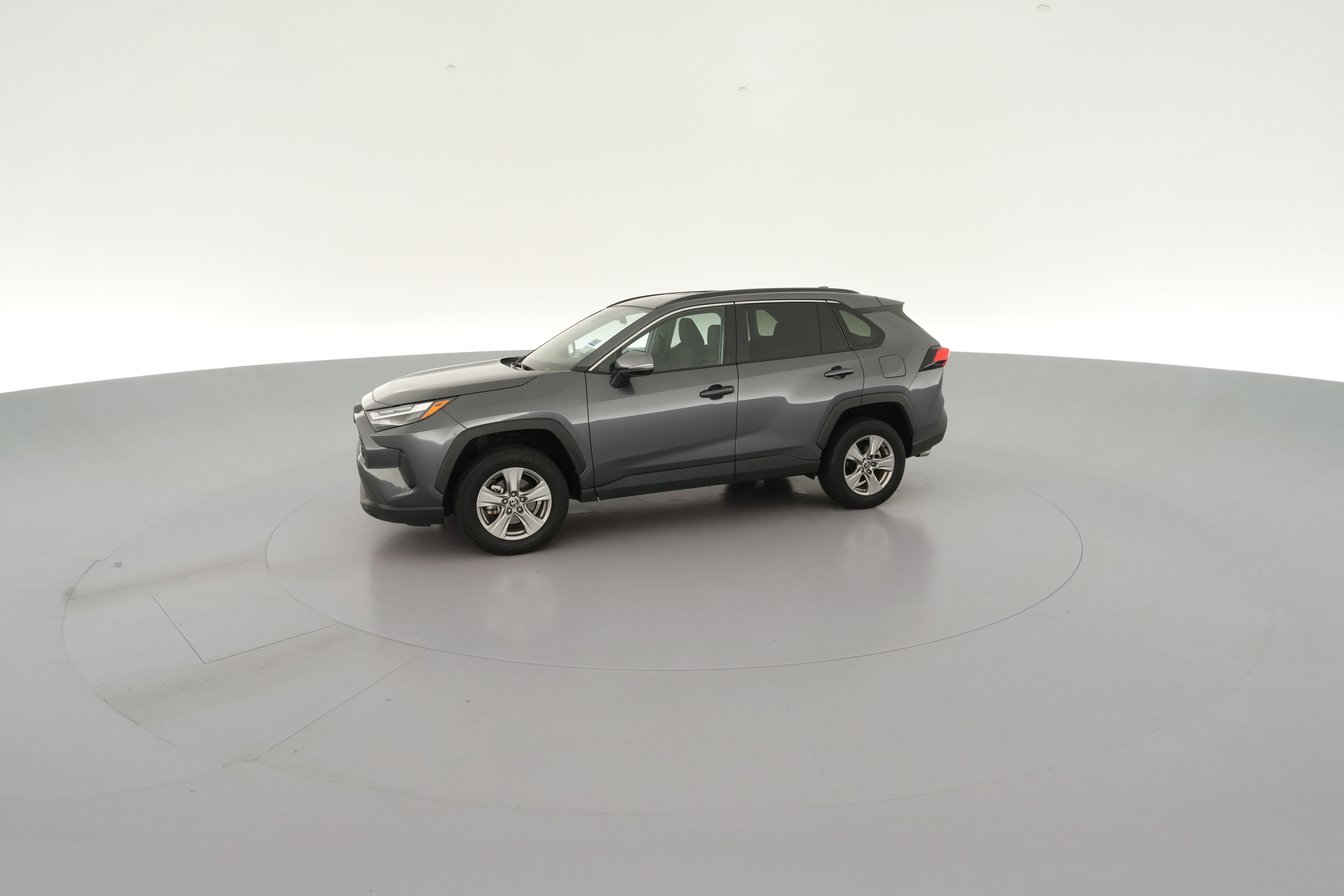 2025 Toyota RAV4 XLE - Photo 25