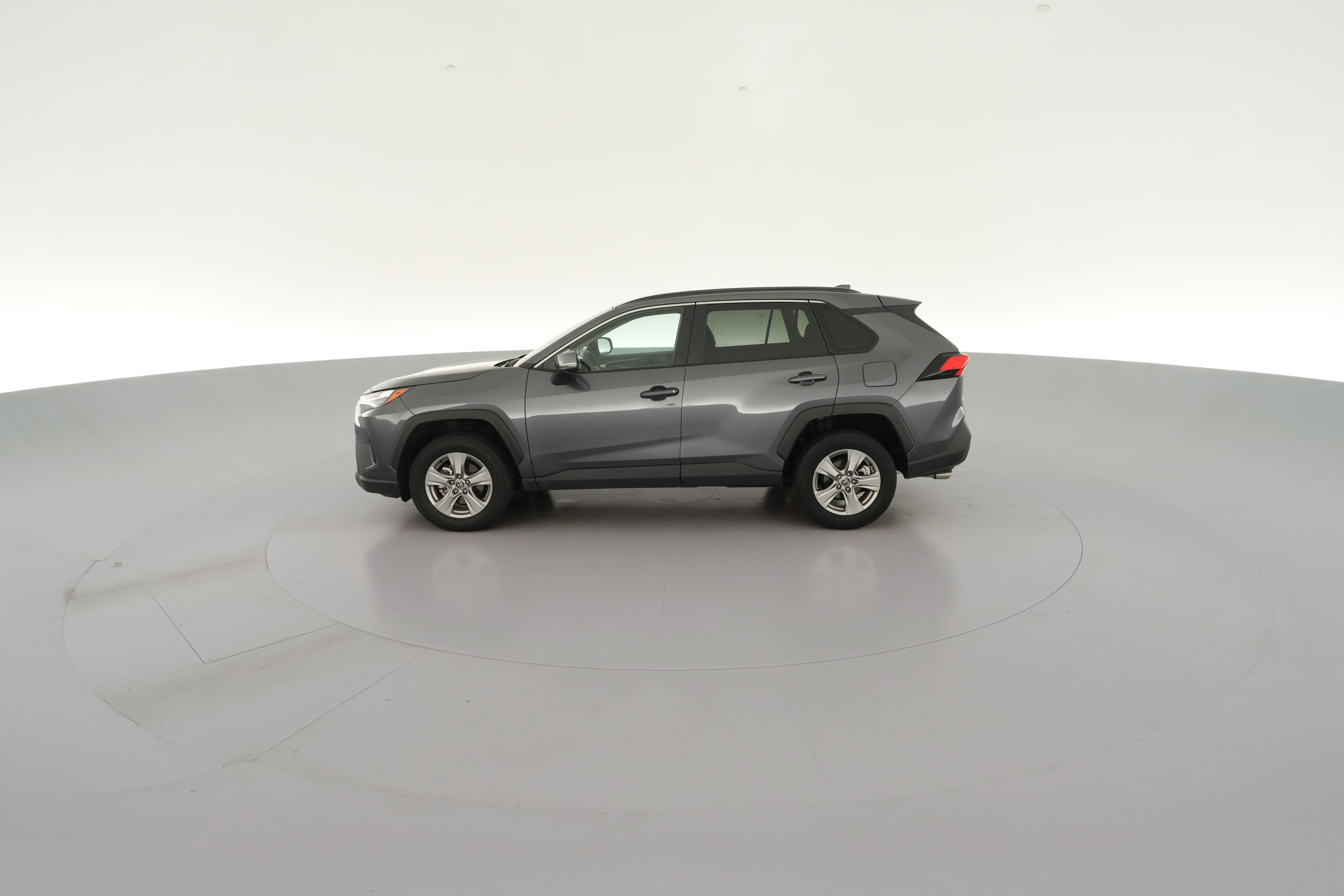 2025 Toyota RAV4 XLE - Photo 26