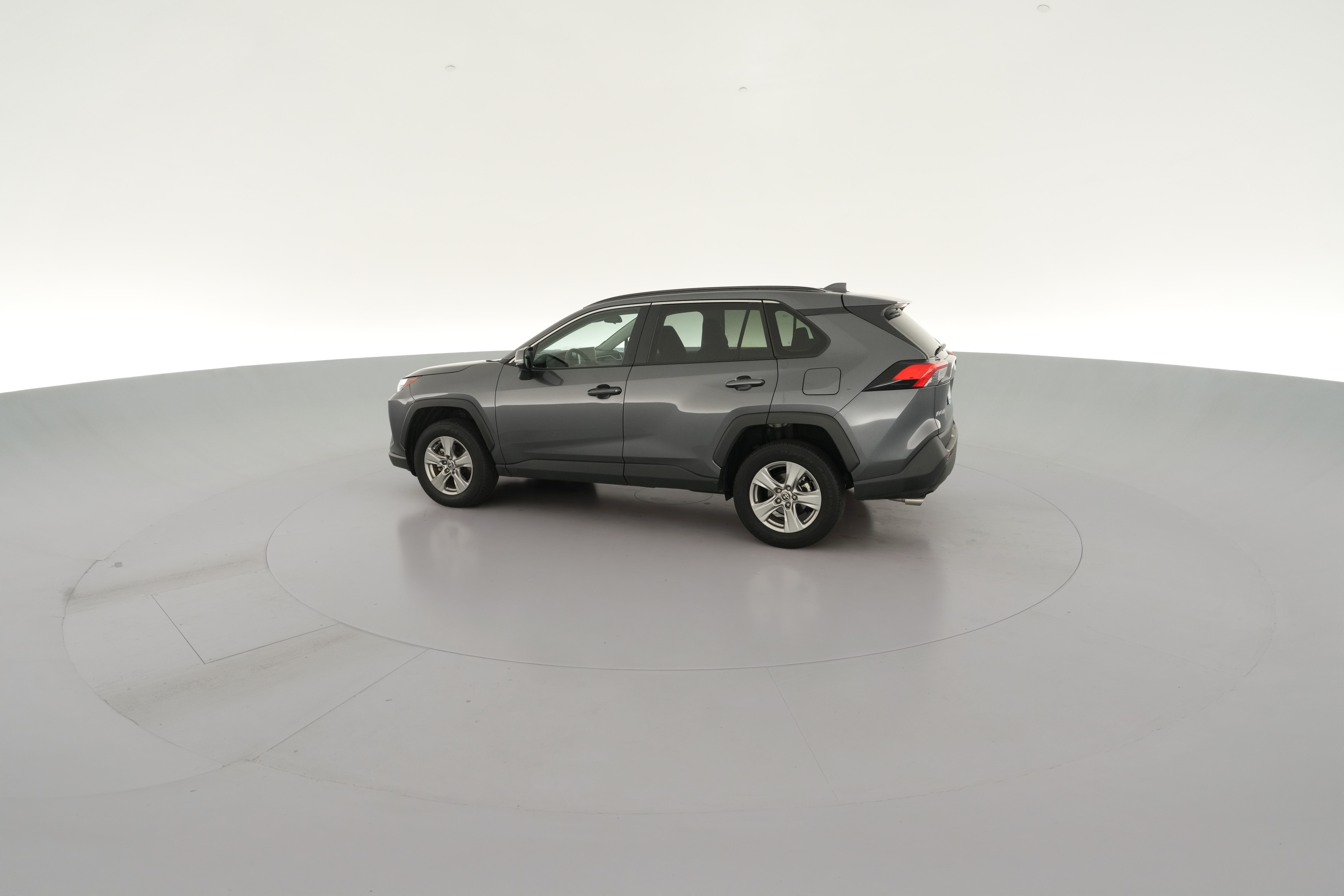 2025 Toyota RAV4 XLE - Photo 27
