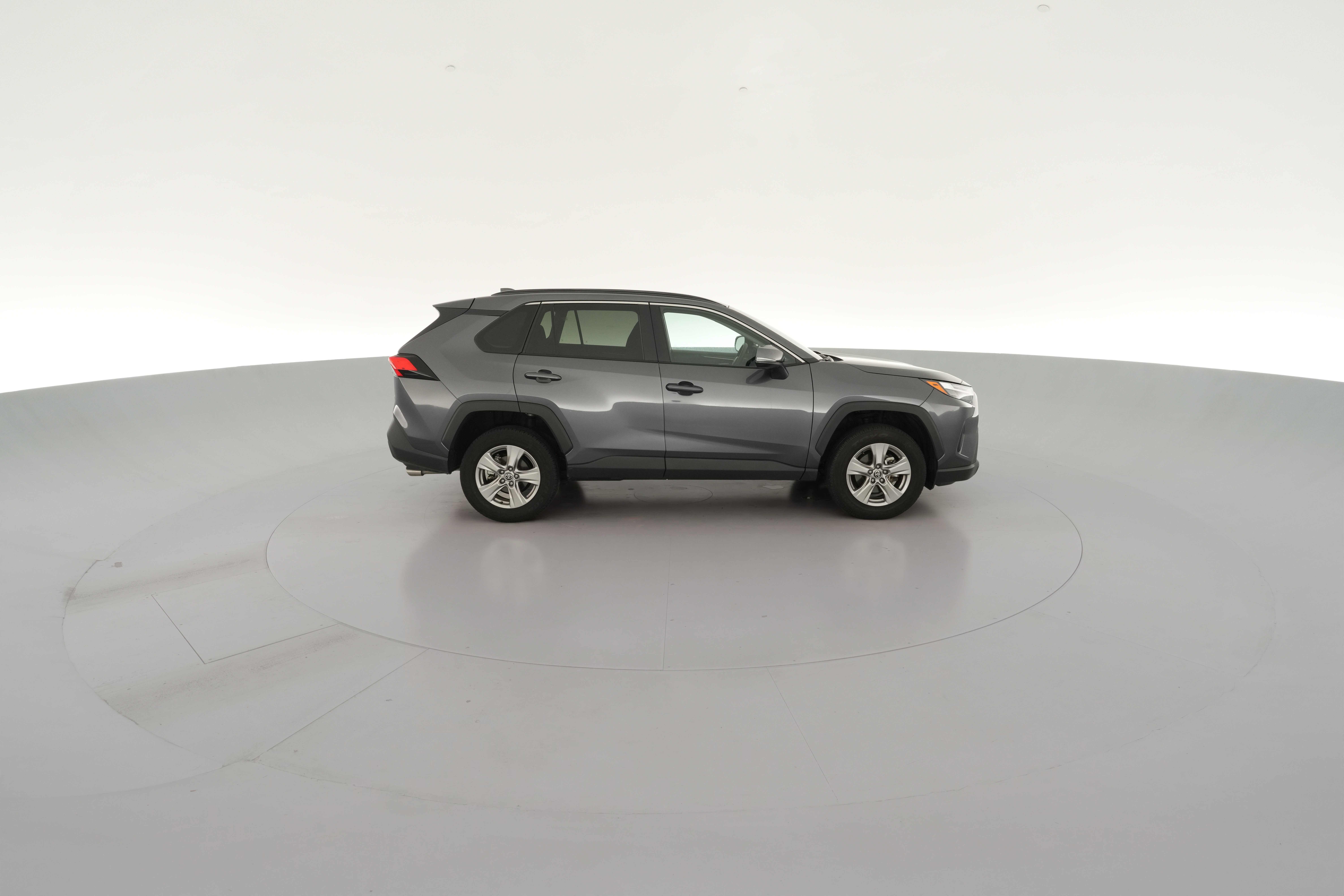 2025 Toyota RAV4 XLE - Photo 34