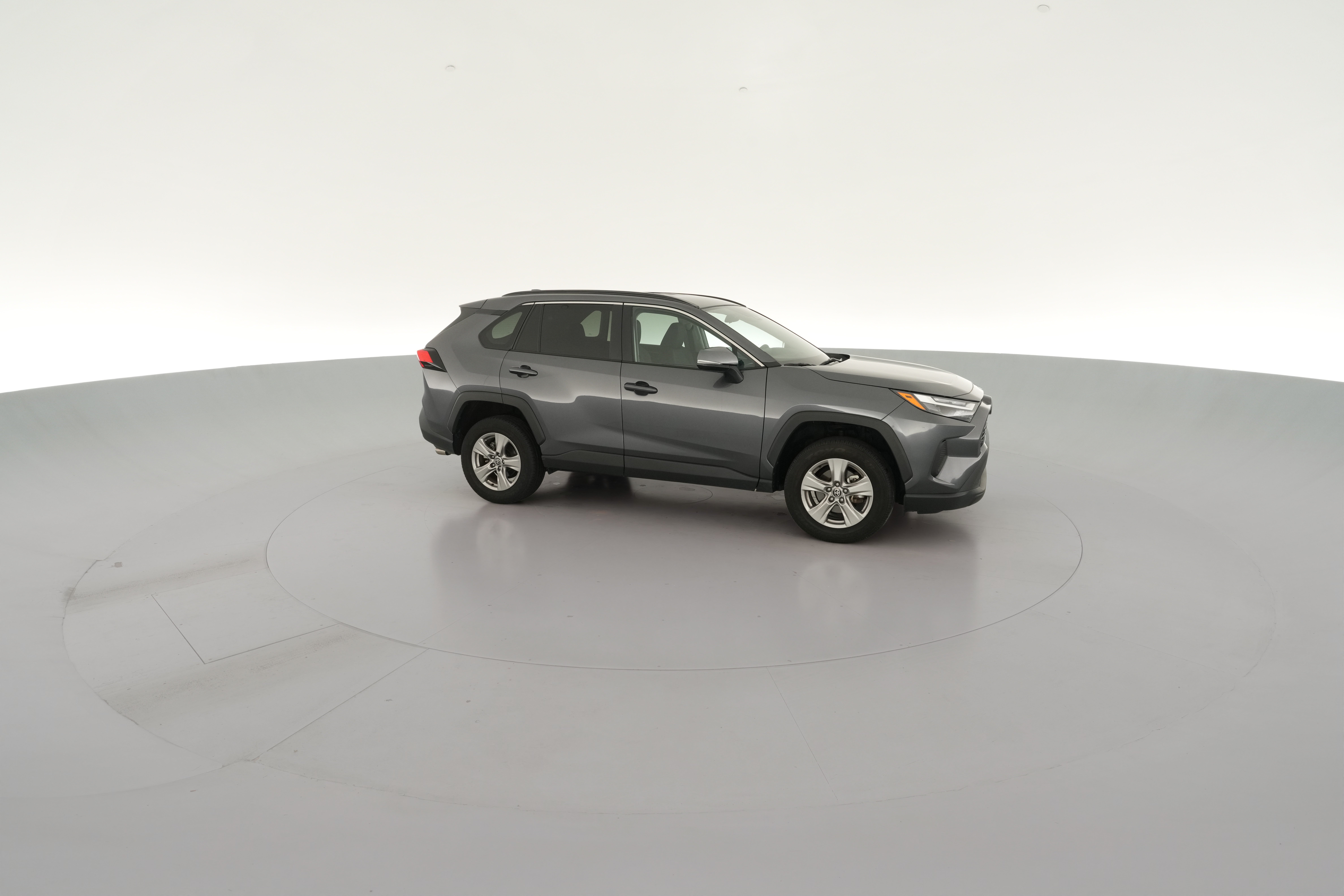 2025 Toyota RAV4 XLE - Photo 35