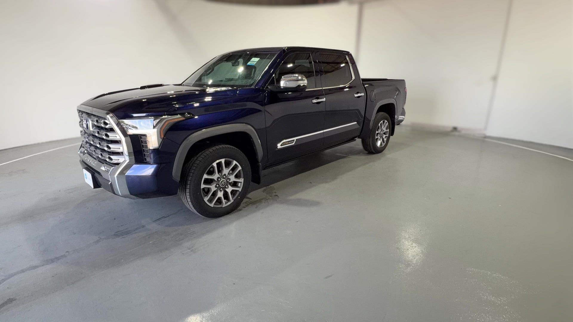 2024 Toyota Tundra Hybrid CrewMax vehicle photo