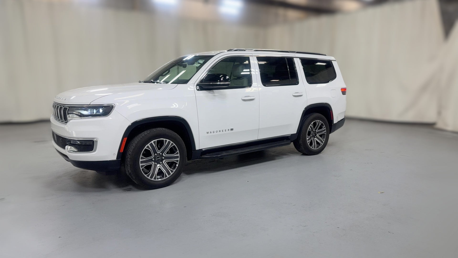 2025 Jeep Wagoneer vehicle photo