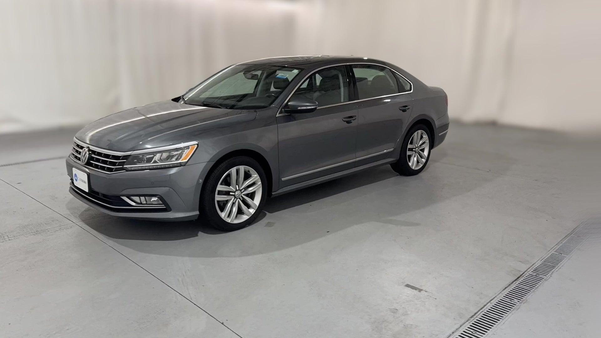 2017 Volkswagen Passat vehicle photo