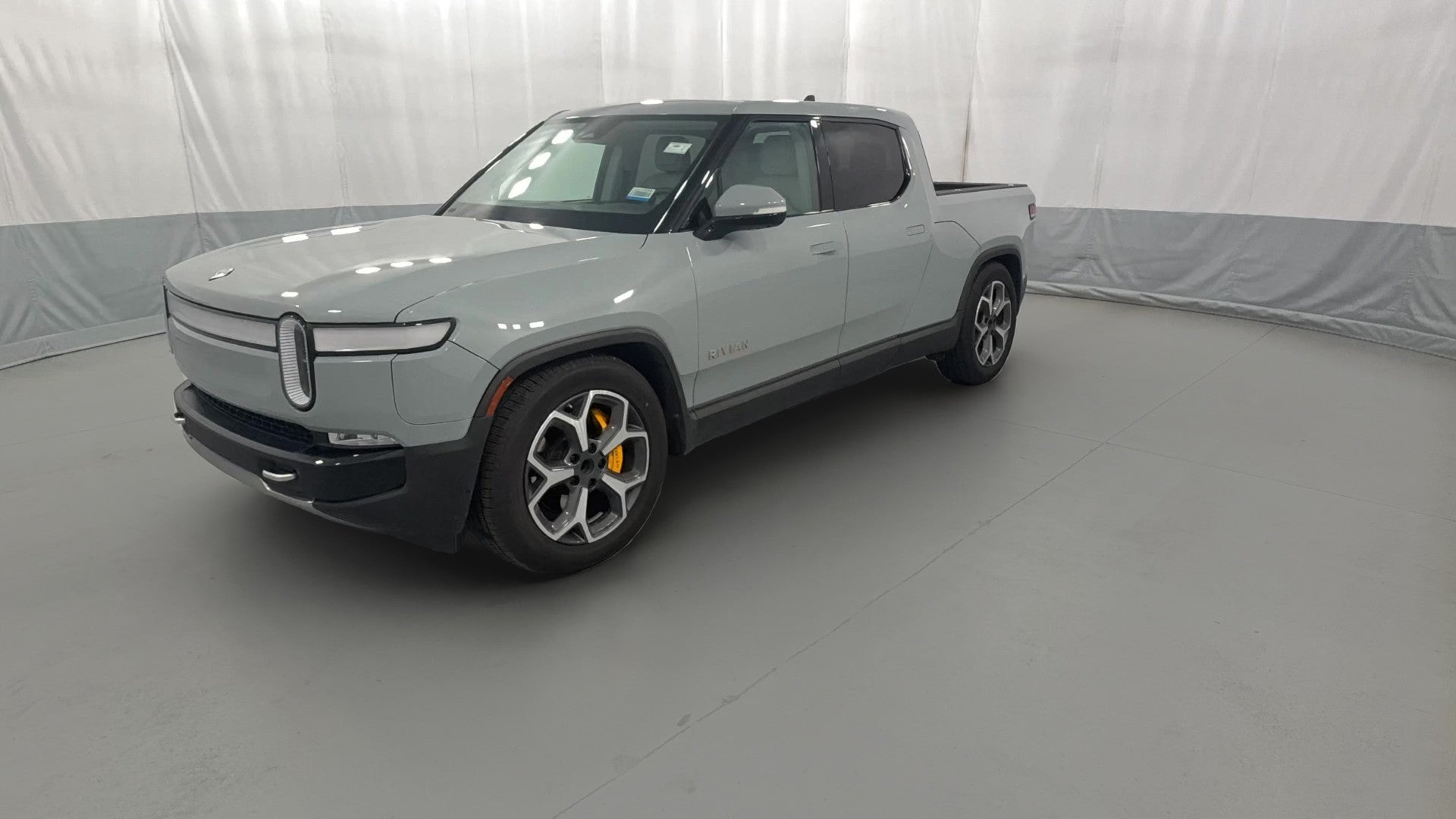 2022 Rivian R1T vehicle photo