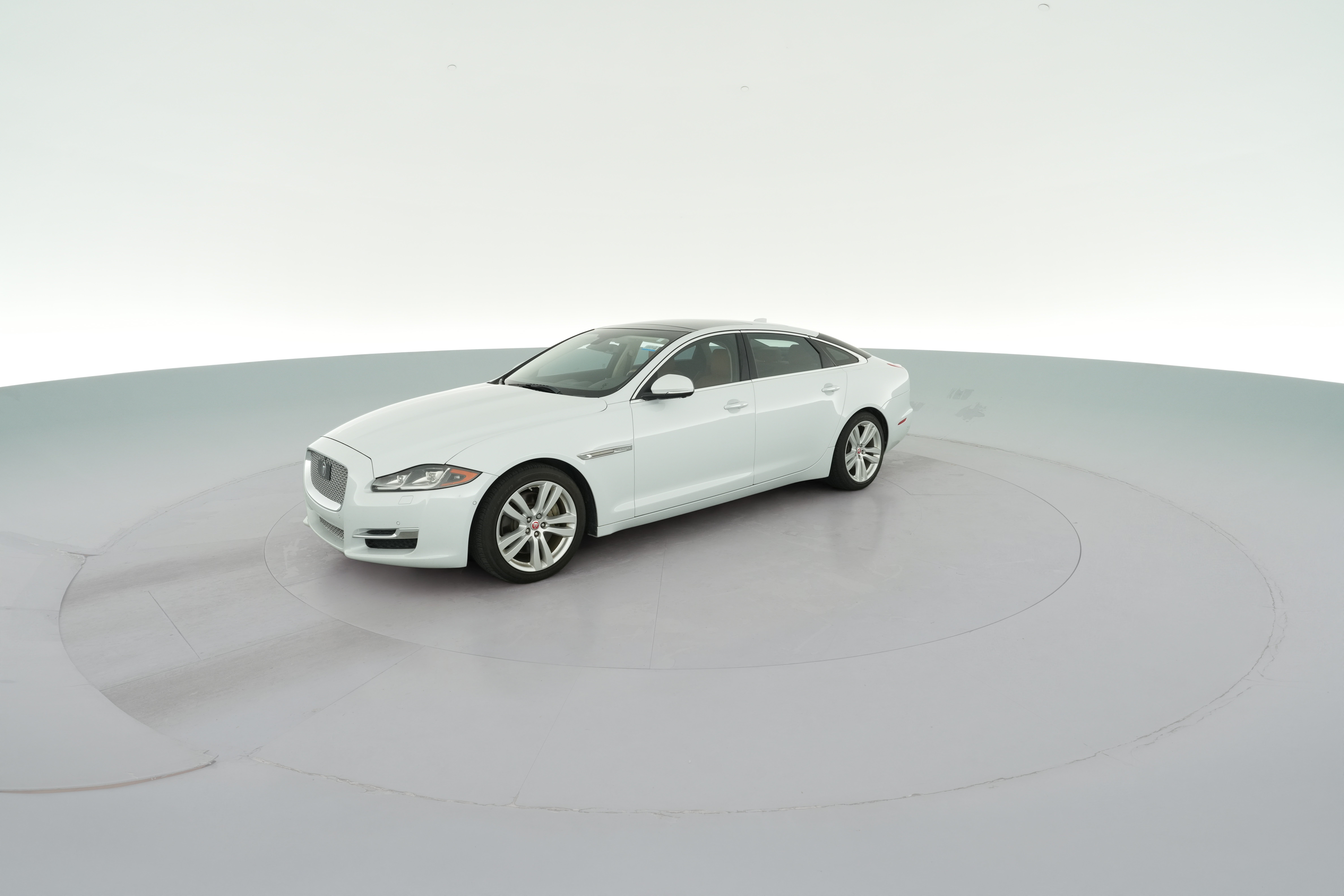 2016 Jaguar XJ Portfolio - Photo 28