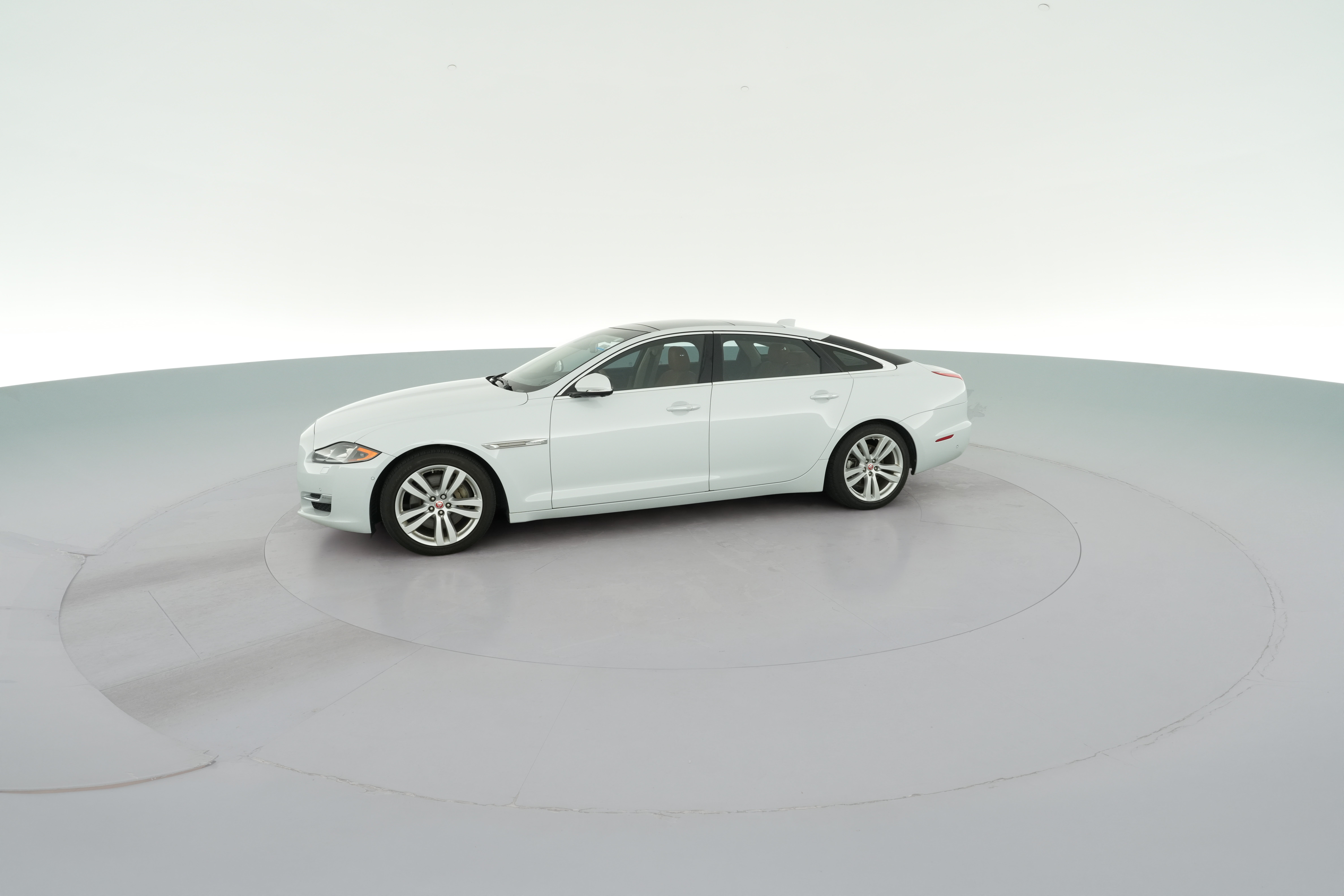 2016 Jaguar XJ Portfolio - Photo 29
