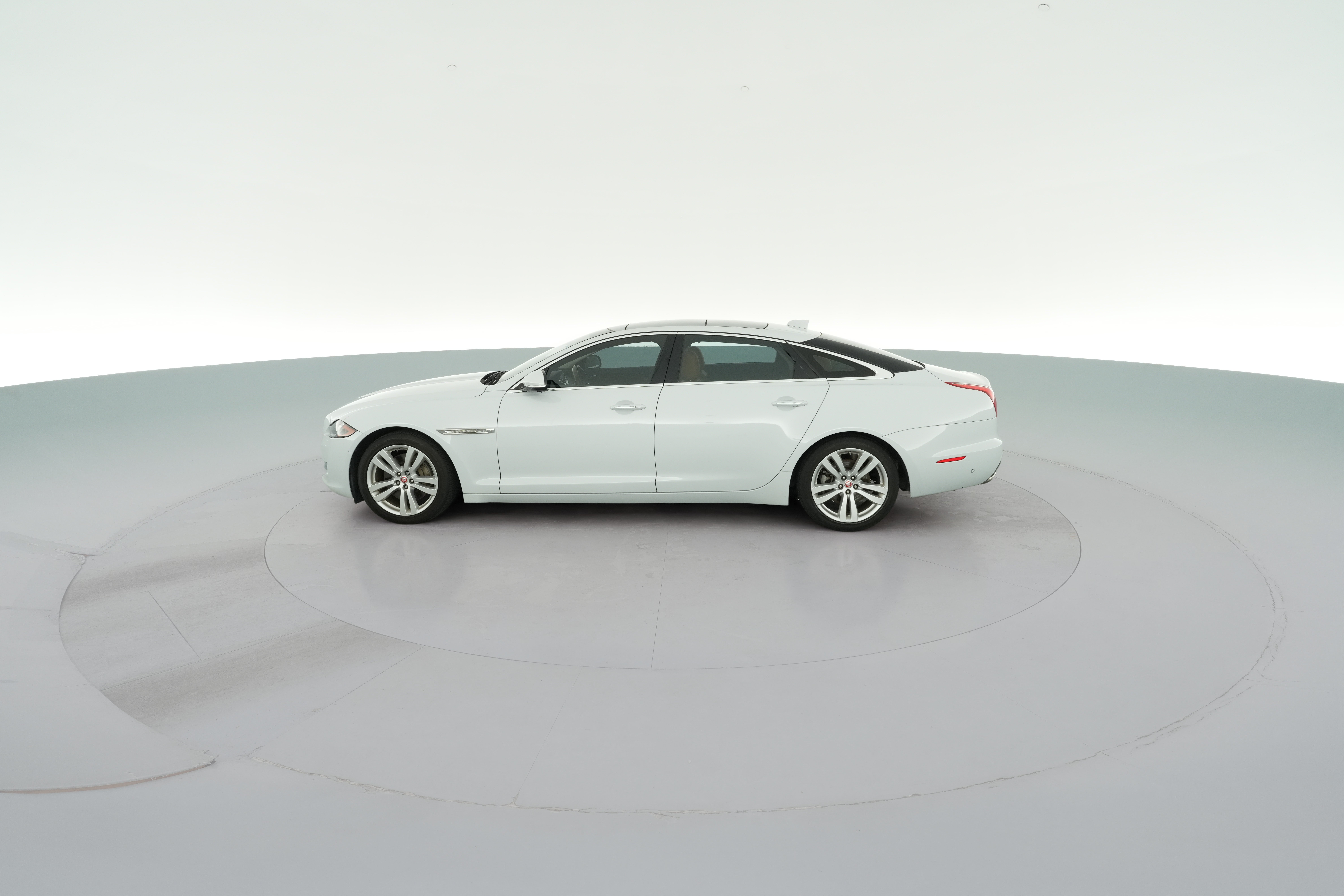 2016 Jaguar XJ Portfolio - Photo 30