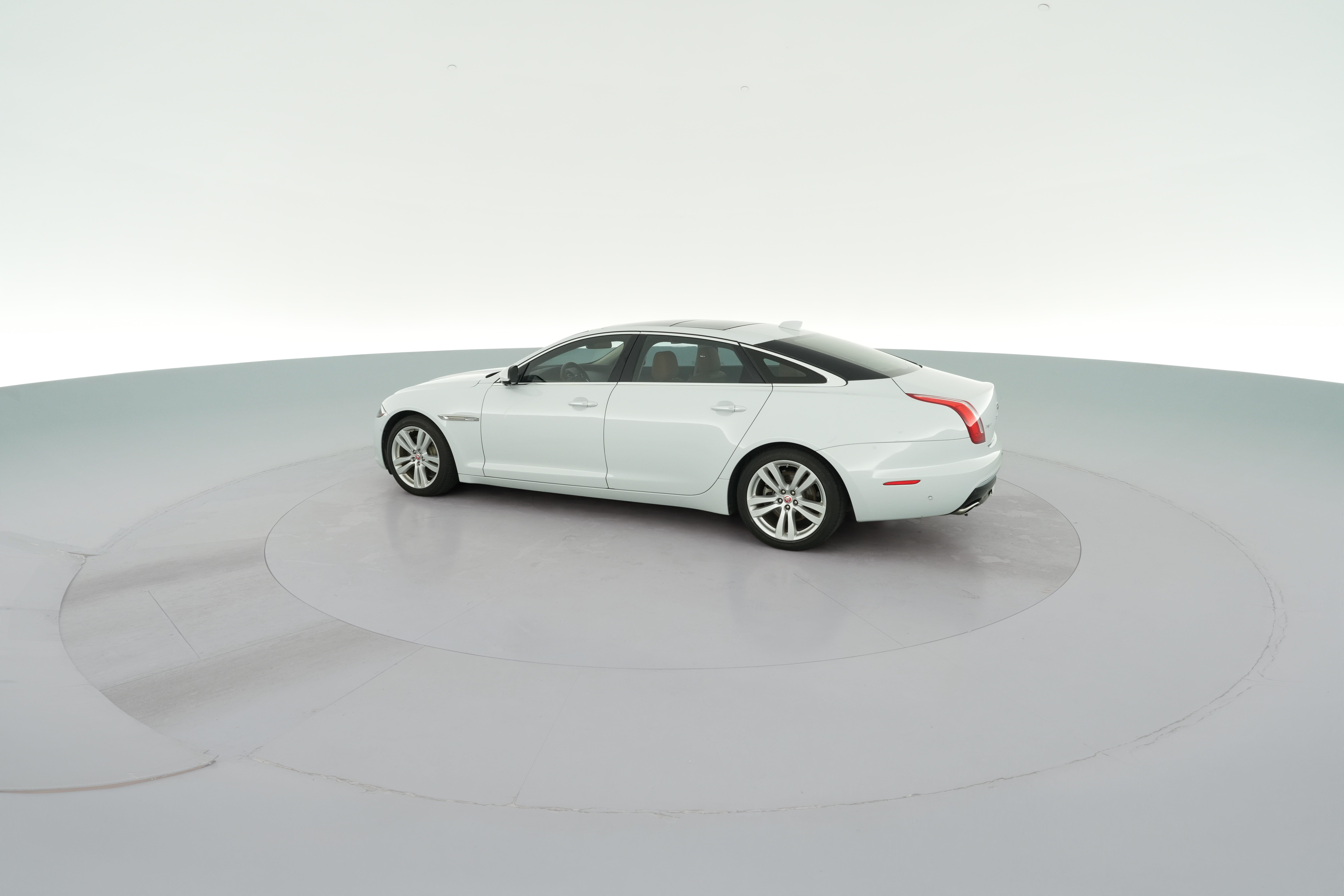 2016 Jaguar XJ Portfolio - Photo 31