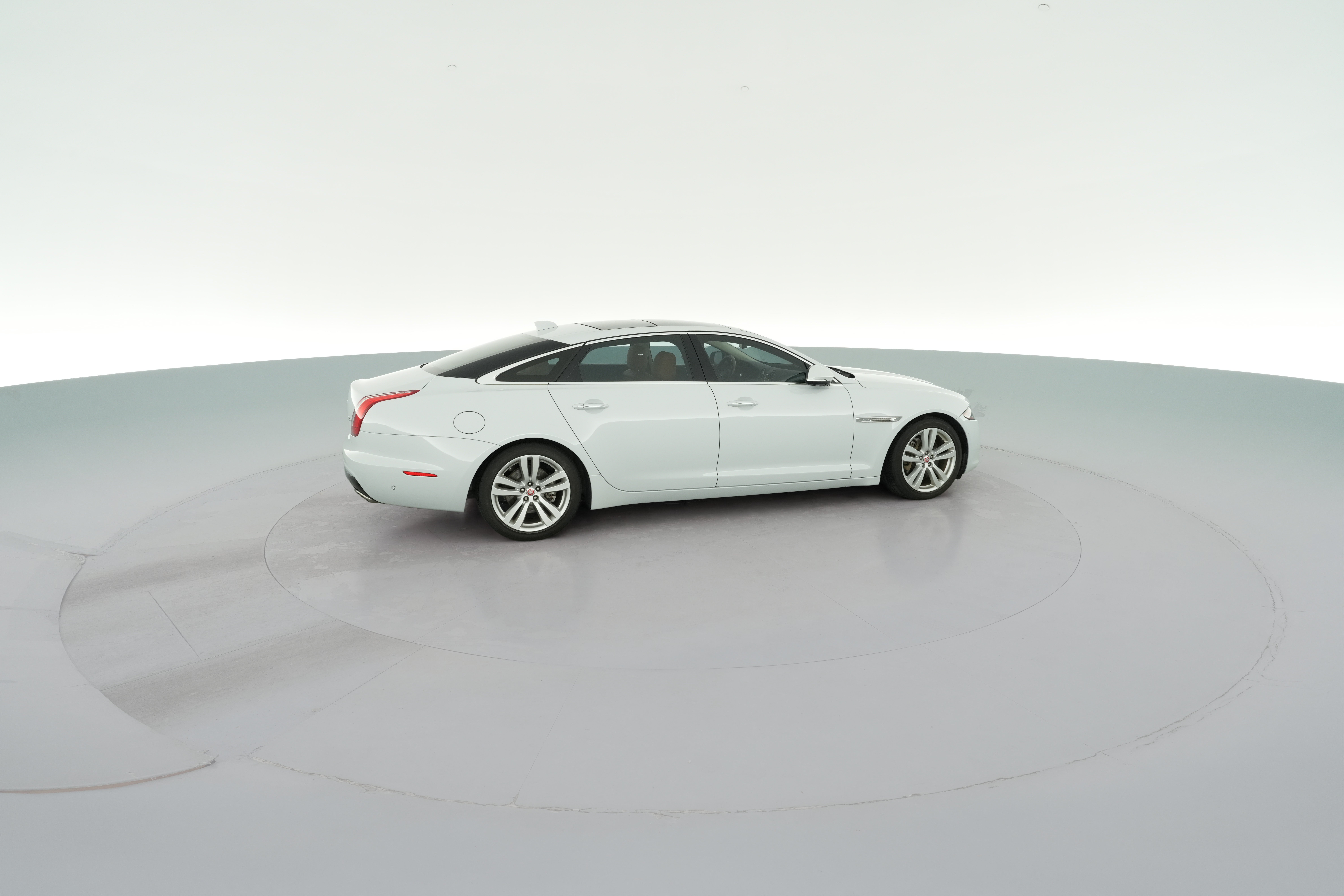 2016 Jaguar XJ Portfolio - Photo 37