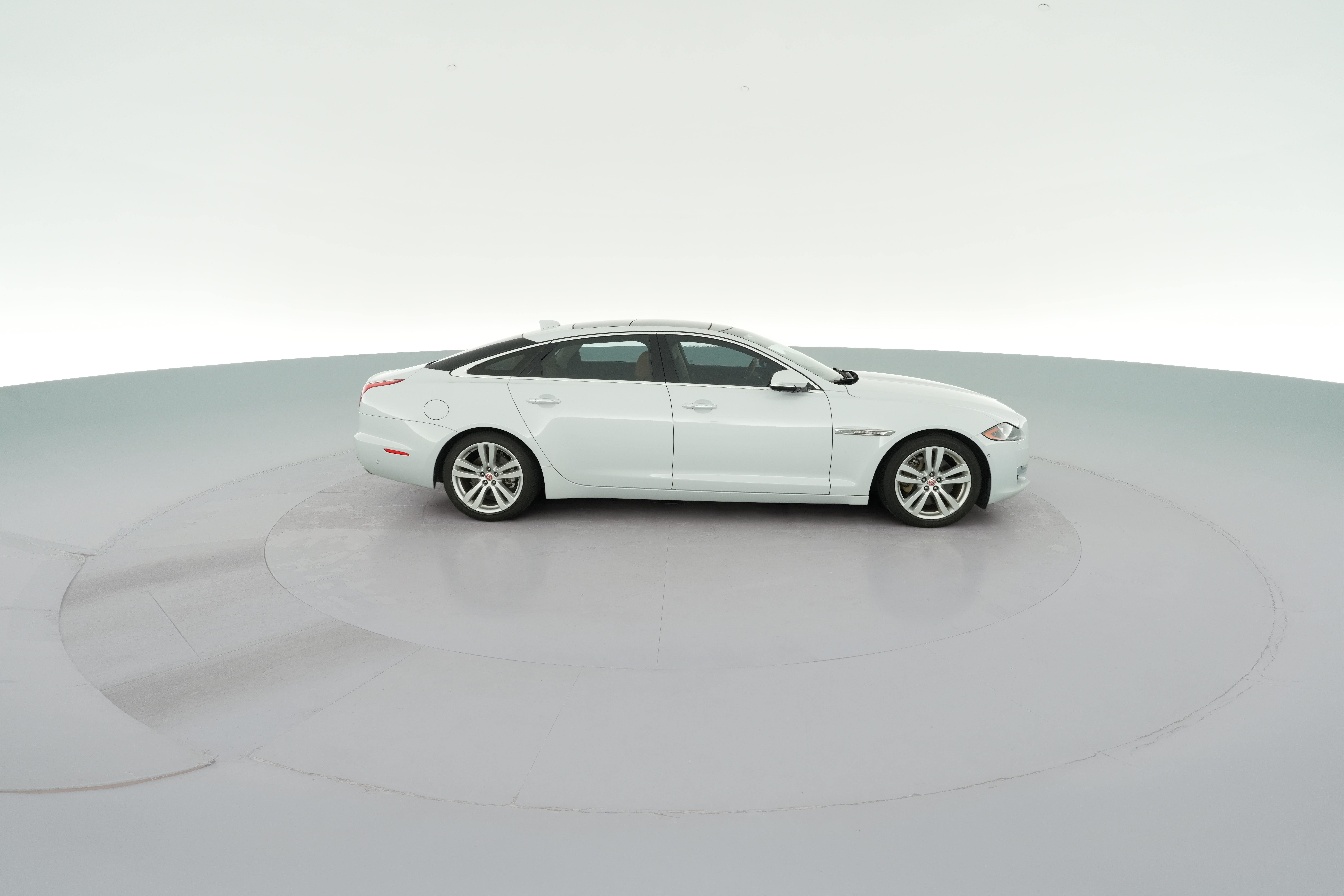 2016 Jaguar XJ Portfolio - Photo 38