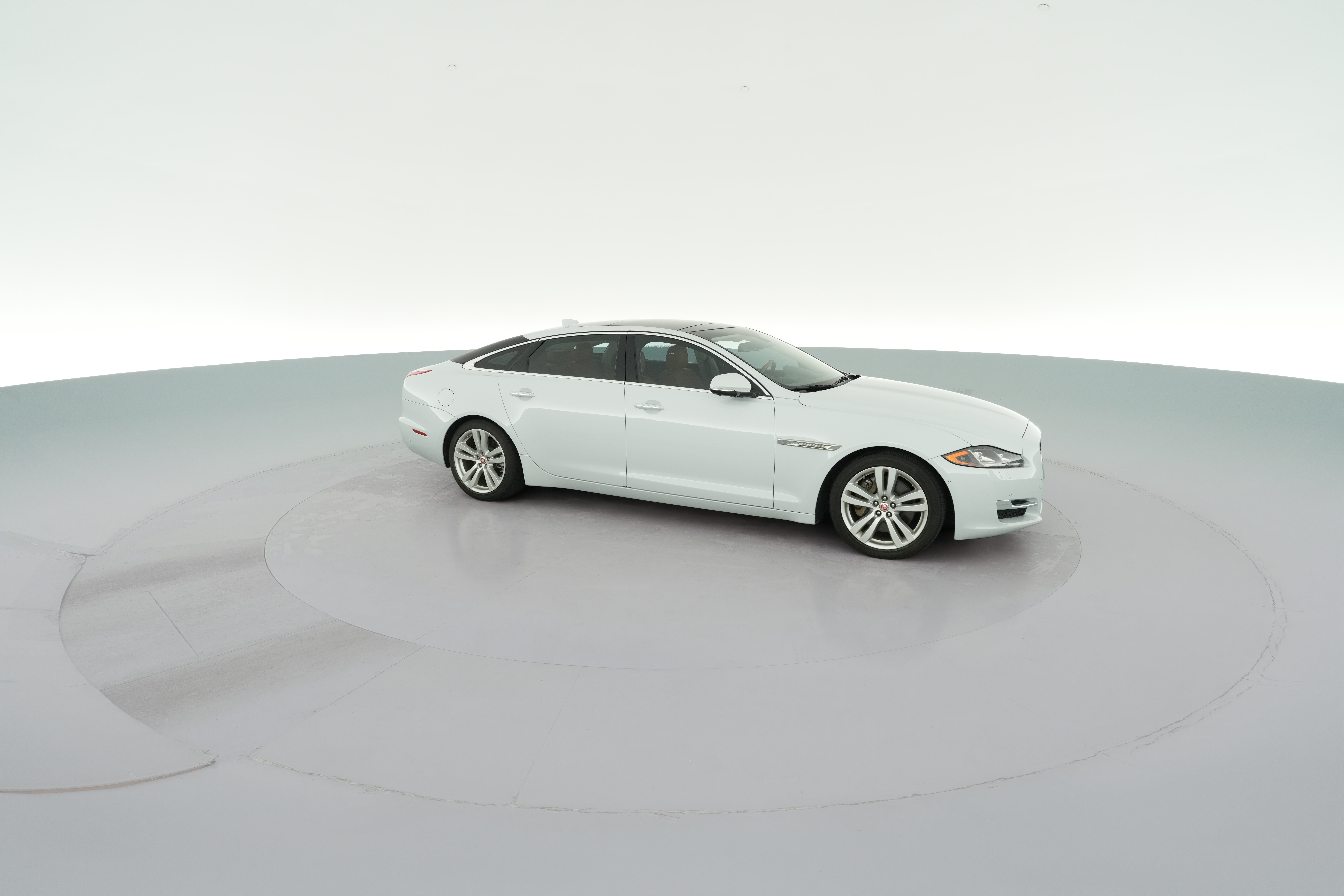 2016 Jaguar XJ Portfolio - Photo 39
