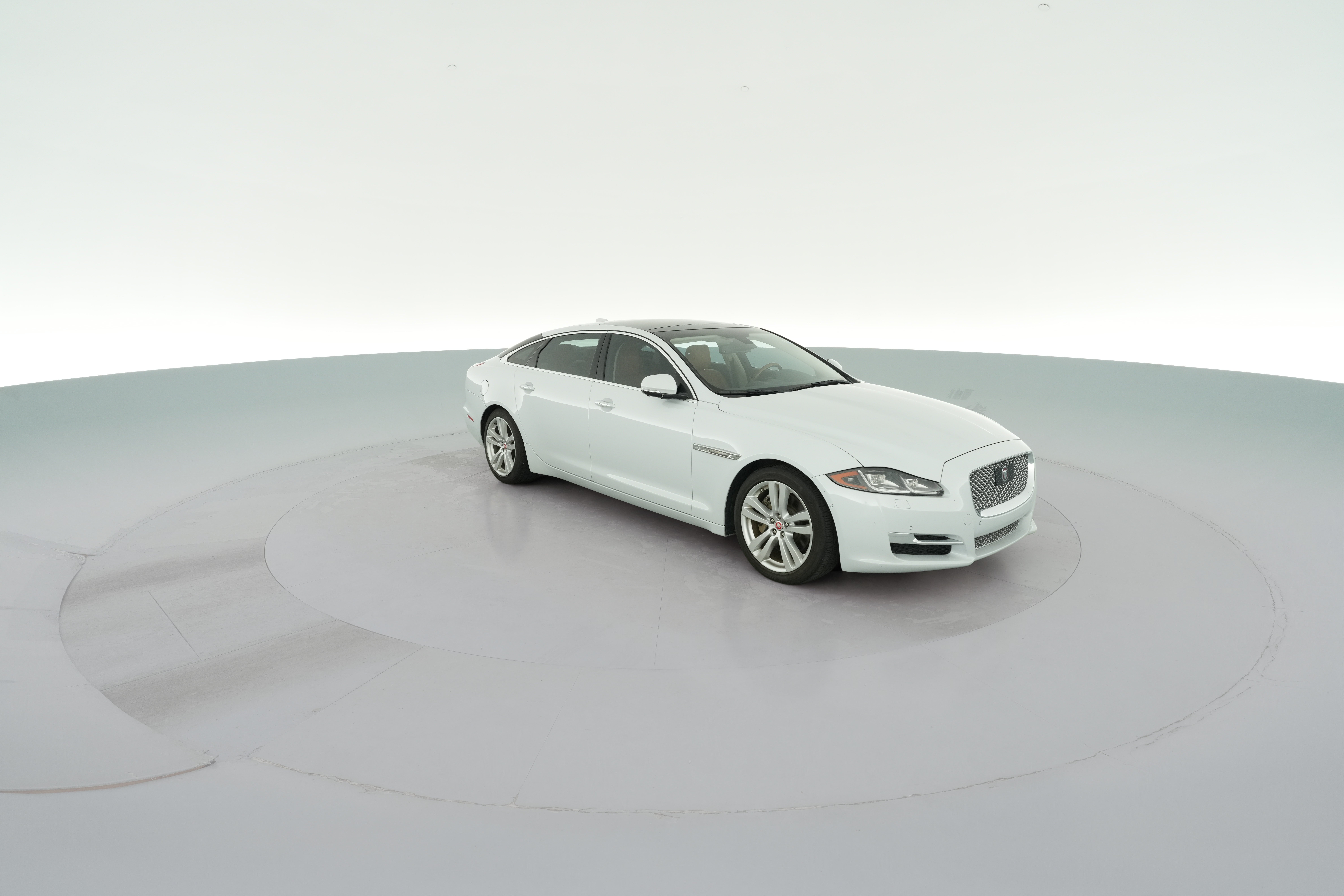 2016 Jaguar XJ Portfolio - Photo 40
