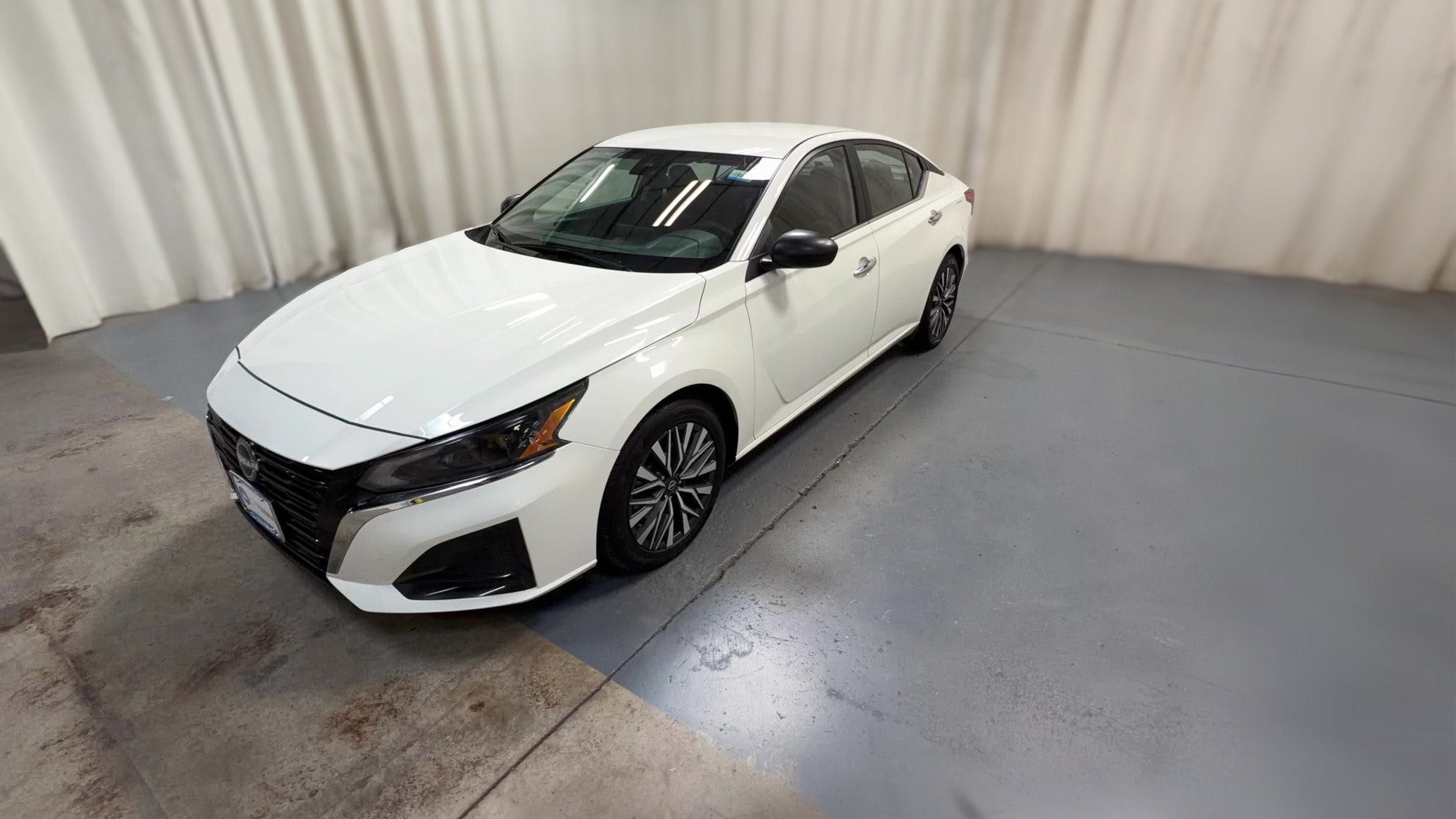 2025 Nissan Altima vehicle photo