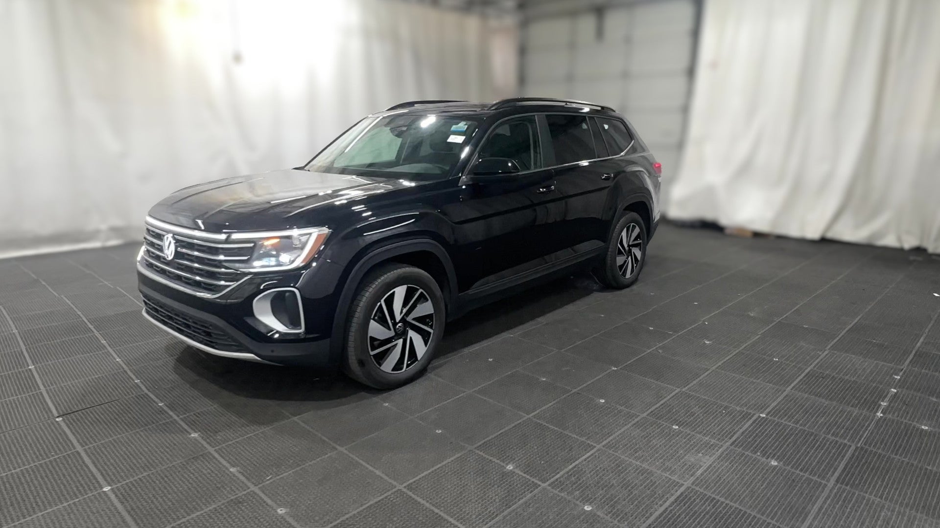 2026 Volkswagen Atlas vehicle photo