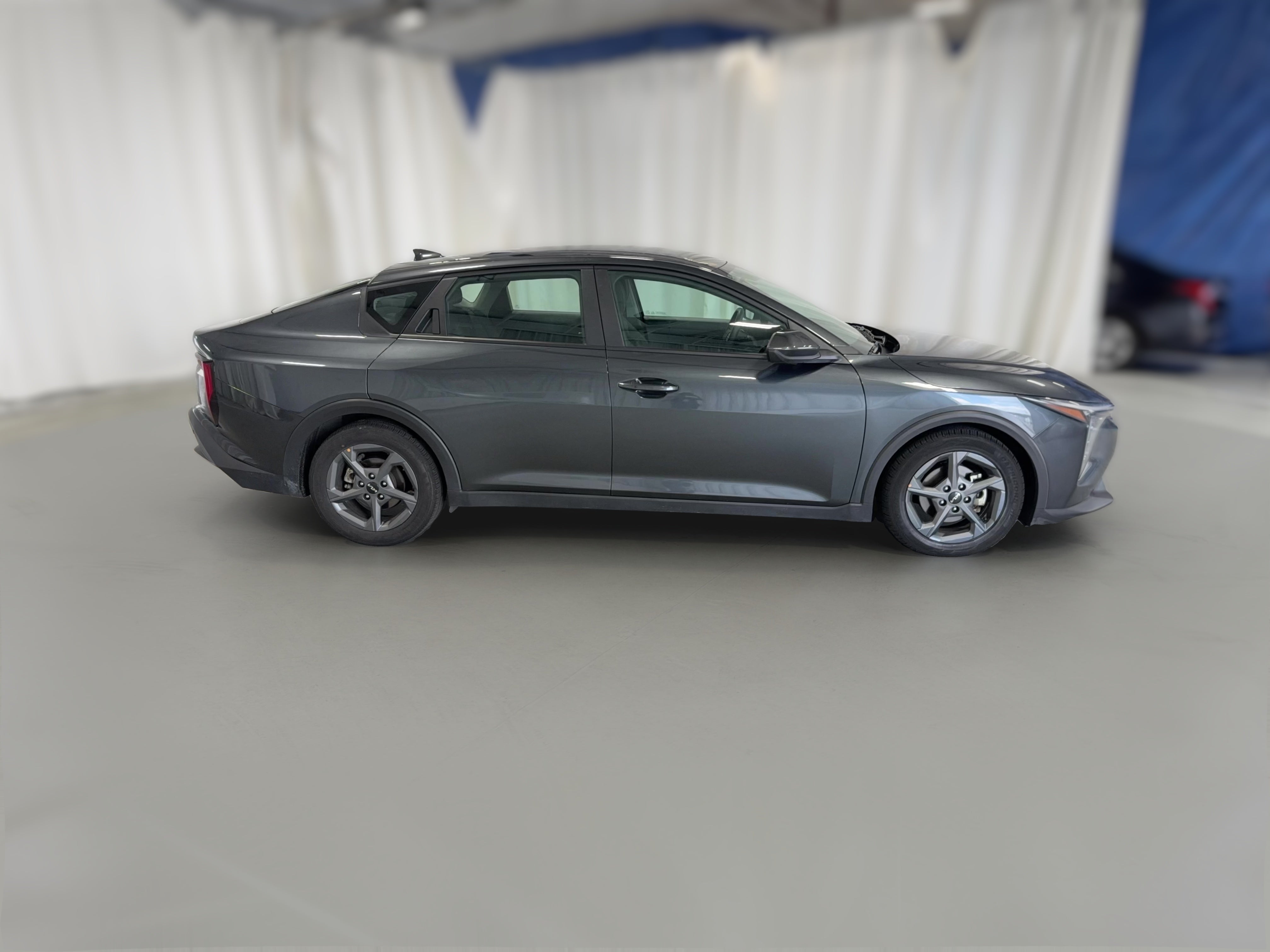 2025 Kia K4 LXS - Photo 35