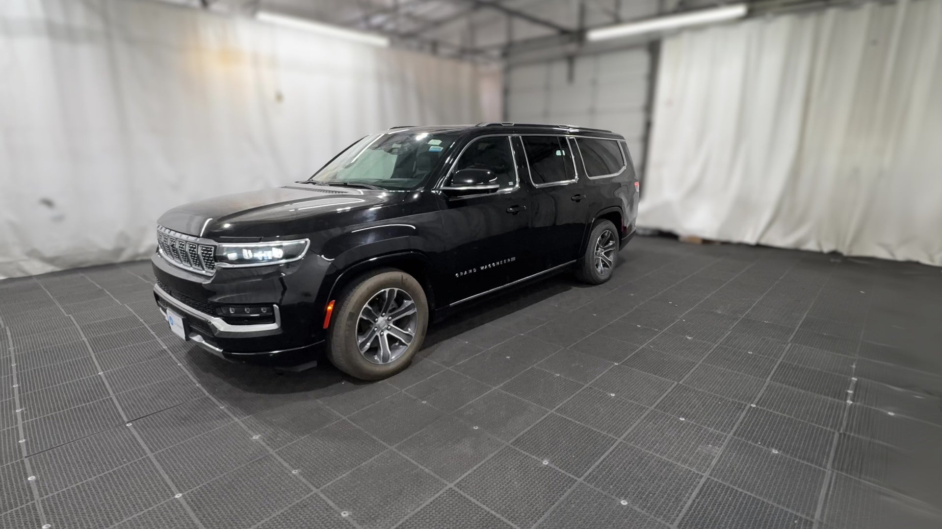 2024 Jeep Grand Wagoneer L vehicle photo