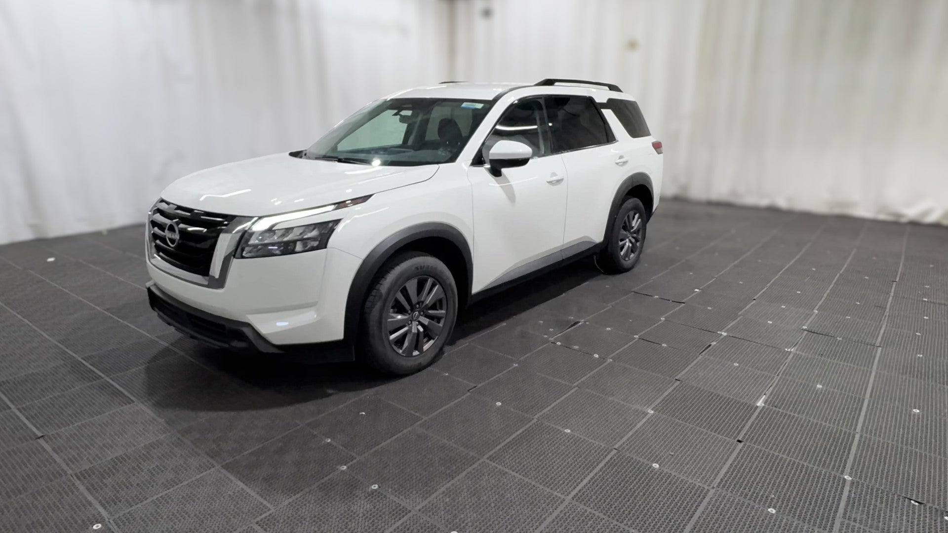 2024 Nissan Pathfinder vehicle photo