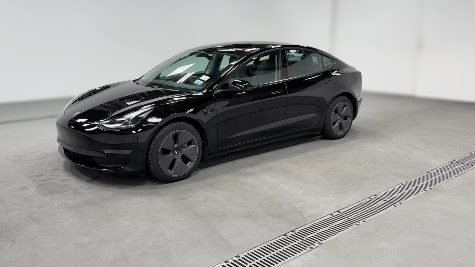 2021 Tesla Model 3 vehicle photo